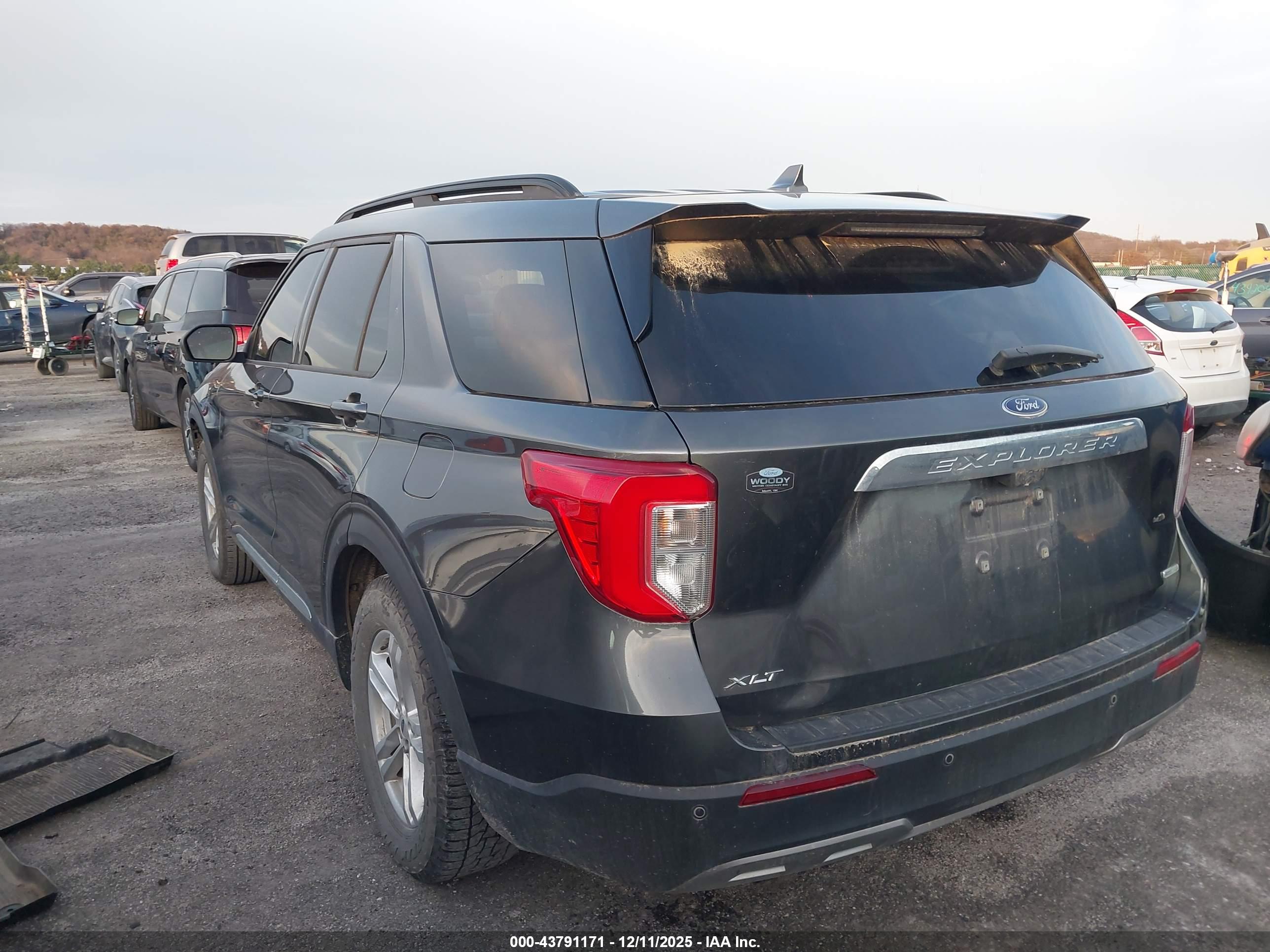 FORD EXPLORER image 3