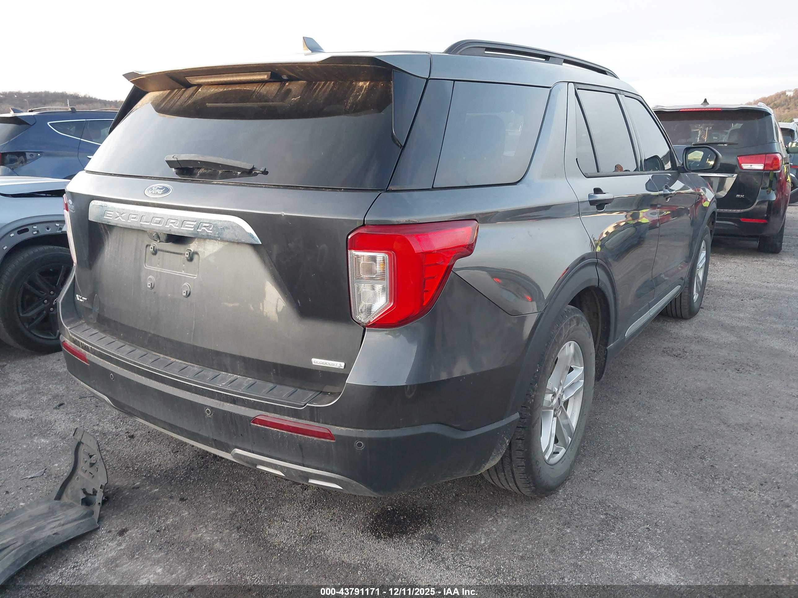 FORD EXPLORER image 4