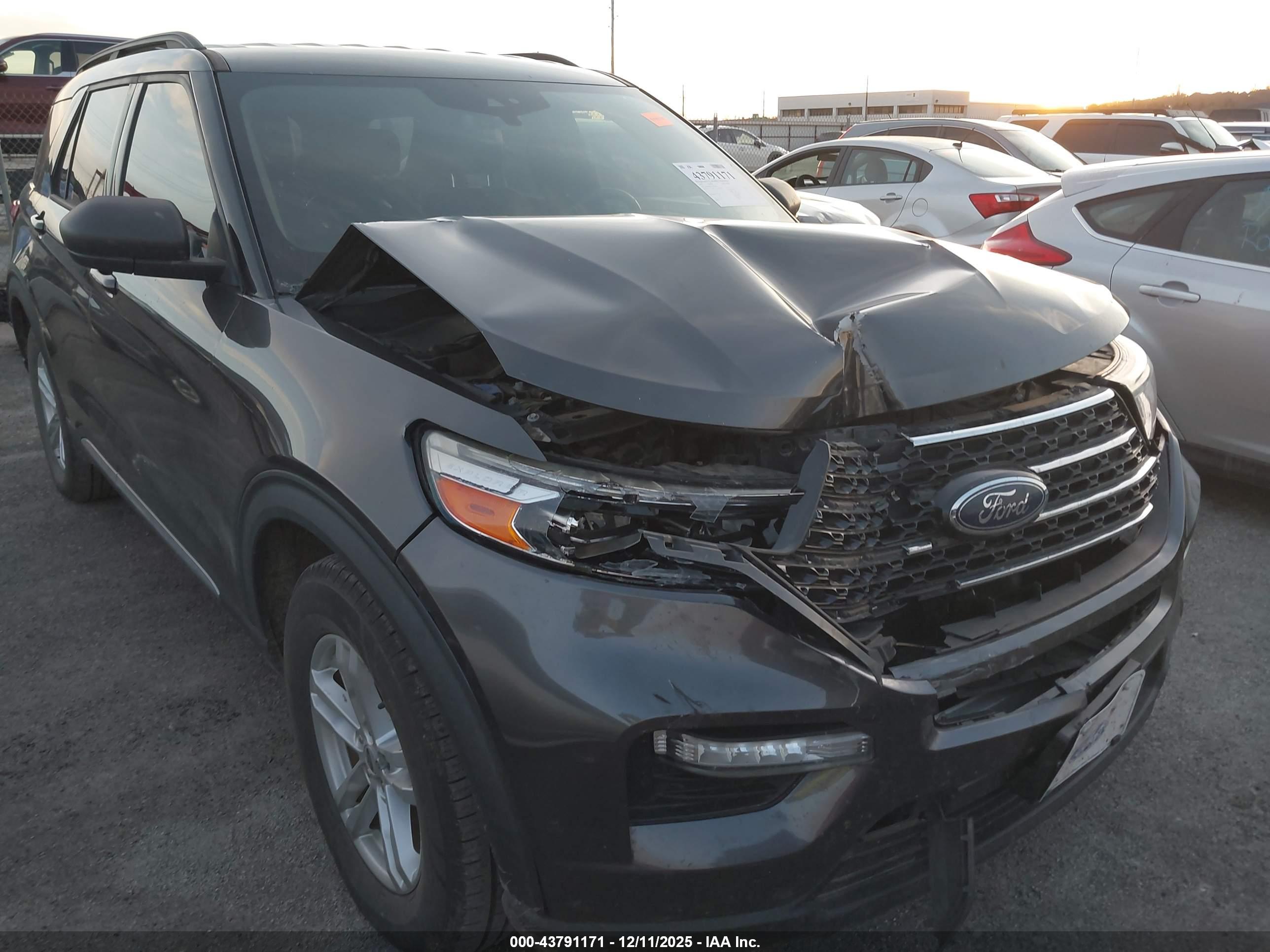 FORD EXPLORER image 6
