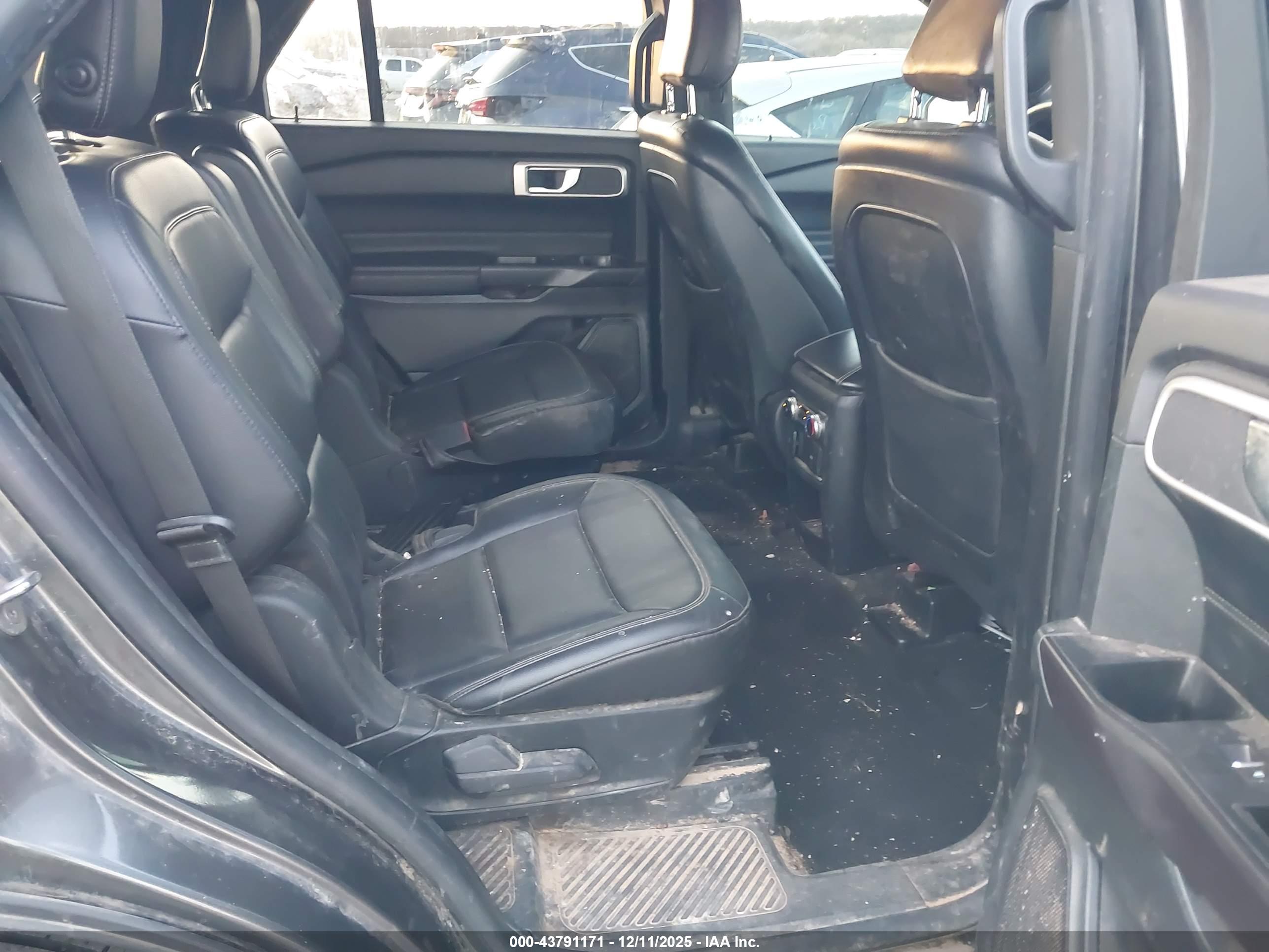 FORD EXPLORER image 8