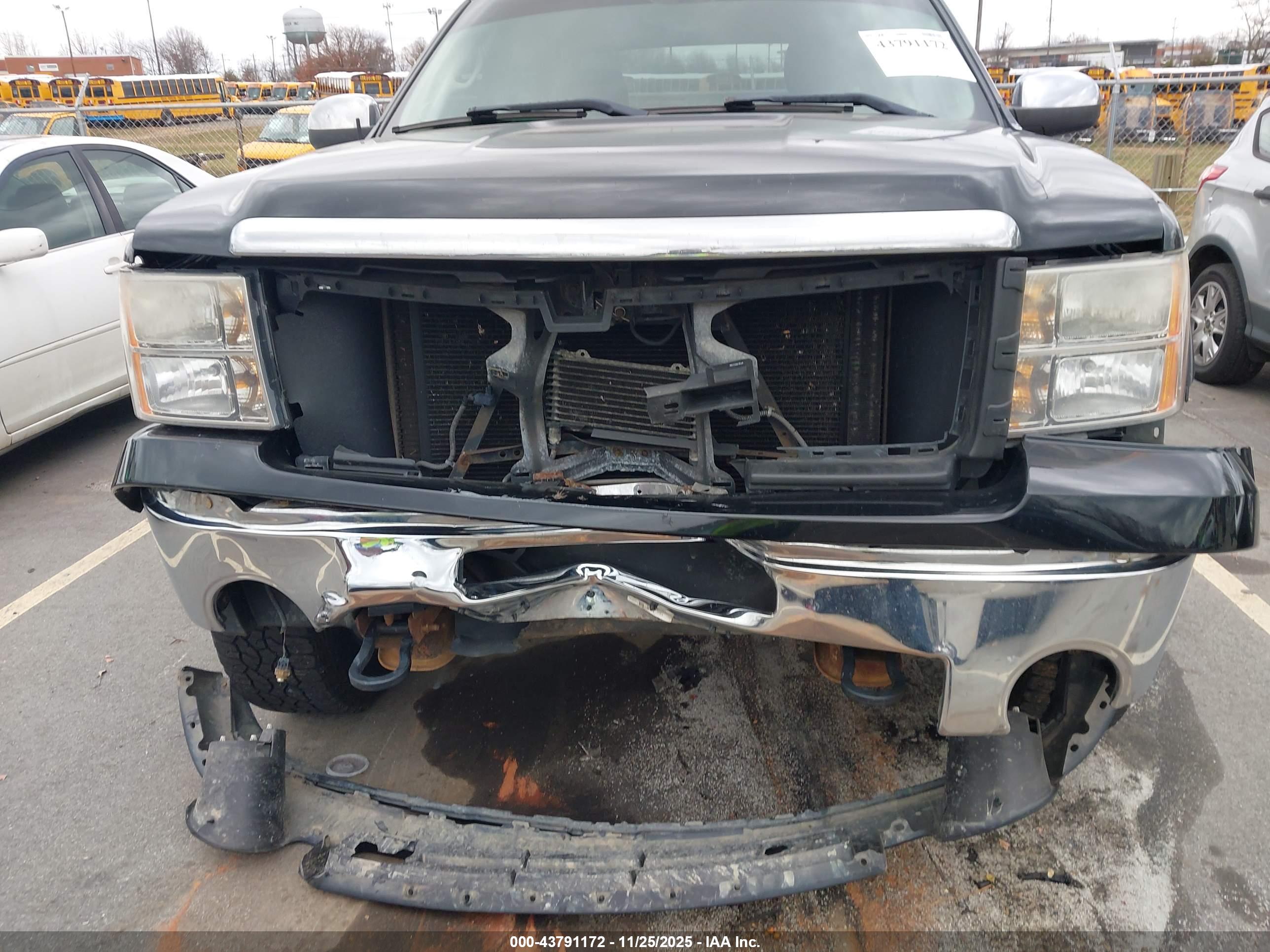 GMC SIERRA image 6