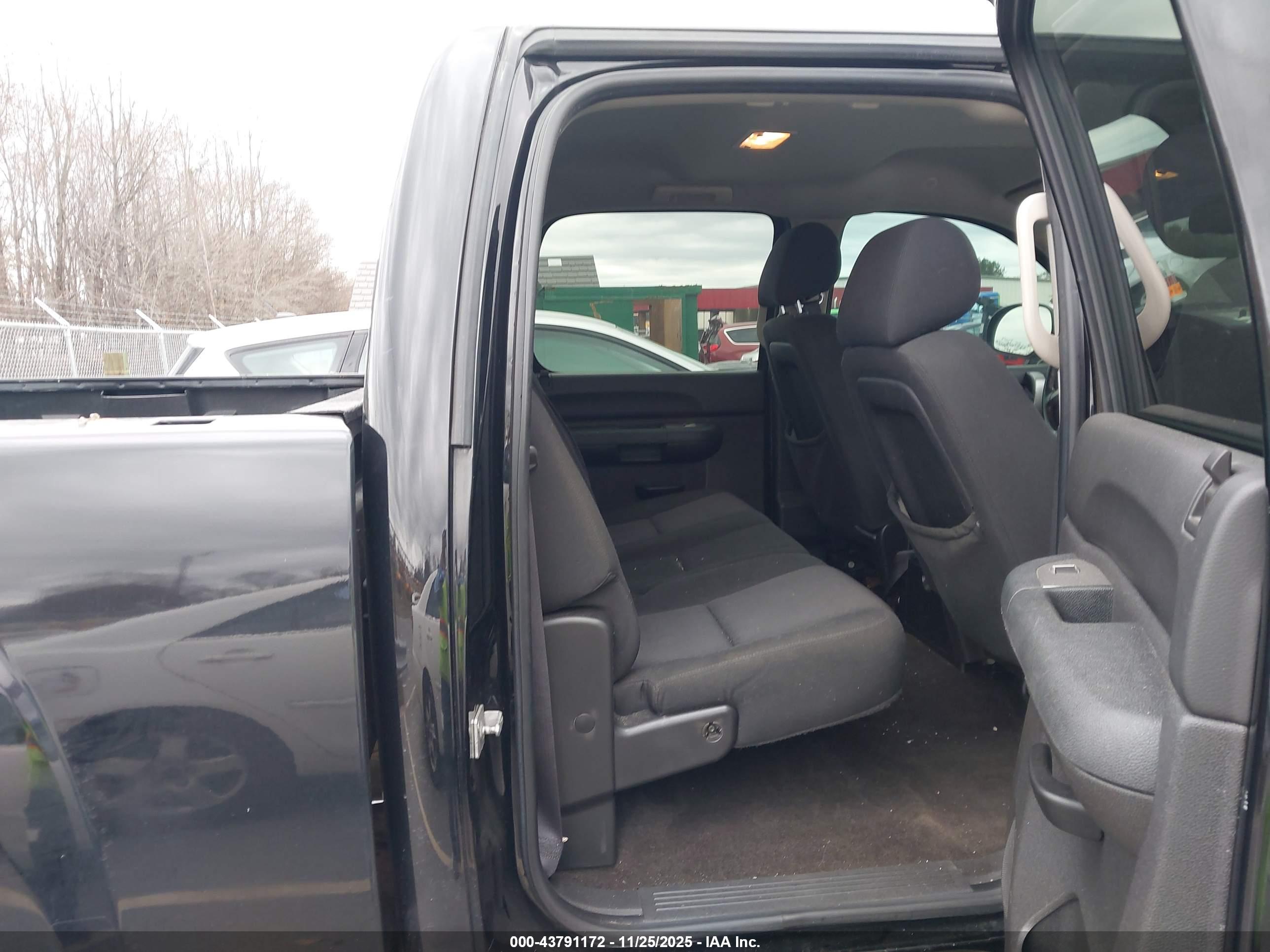 GMC SIERRA image 8