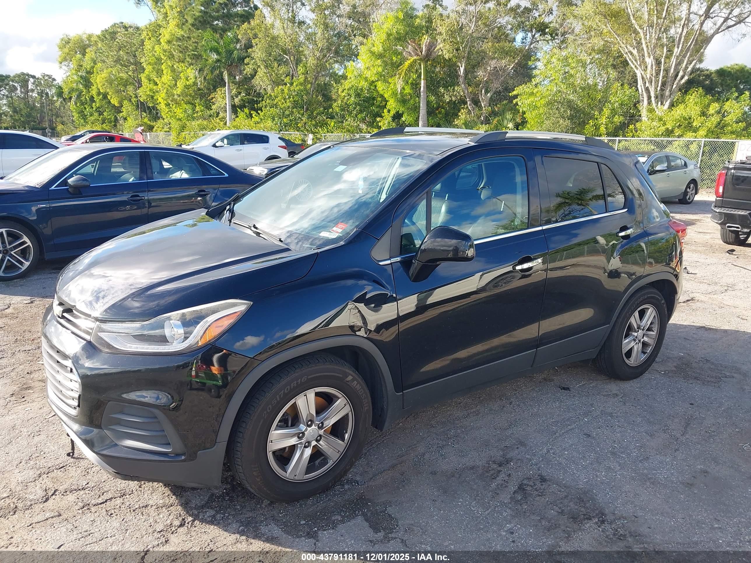 CHEVROLET TRAX image 2