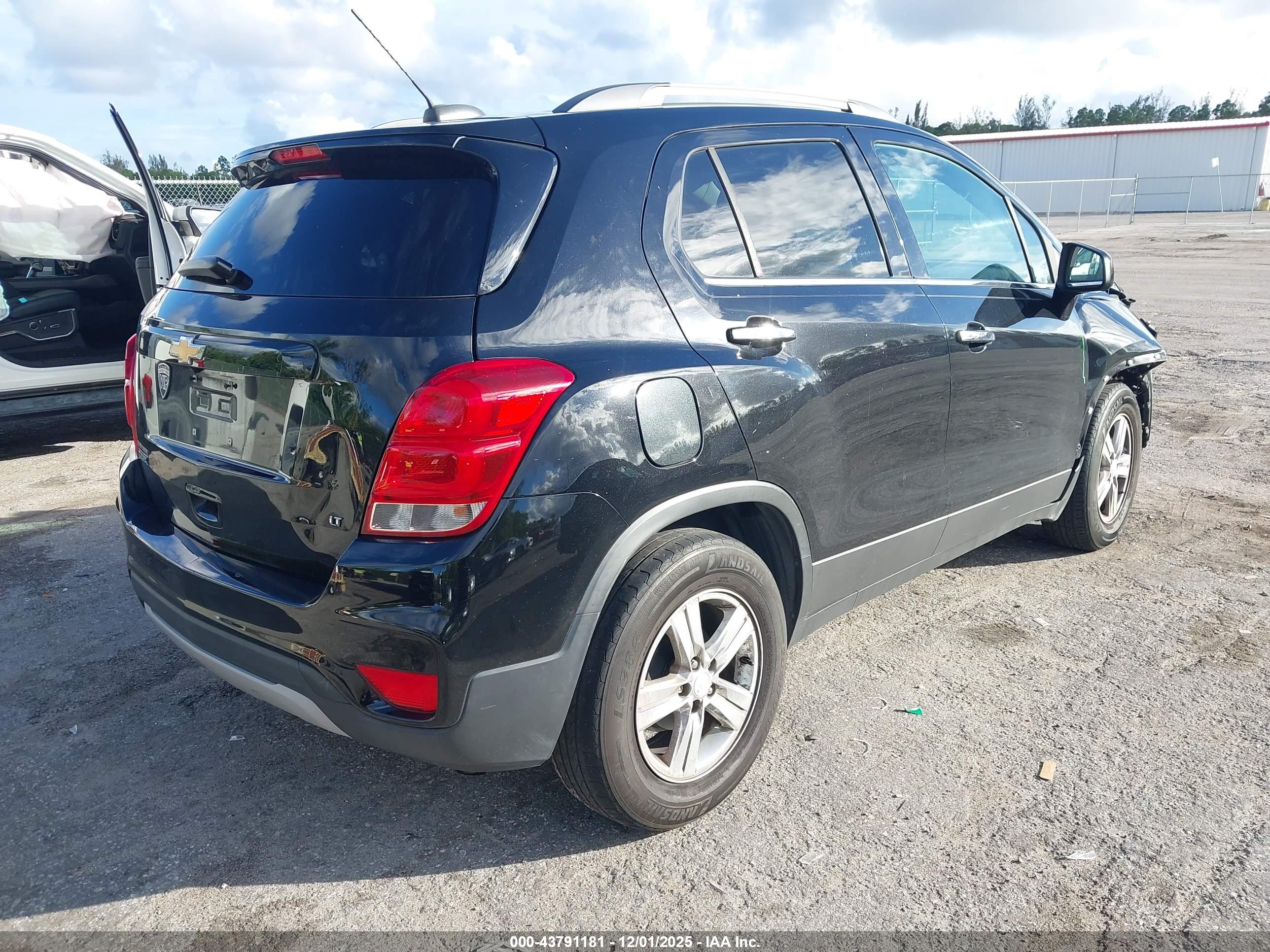 CHEVROLET TRAX image 4