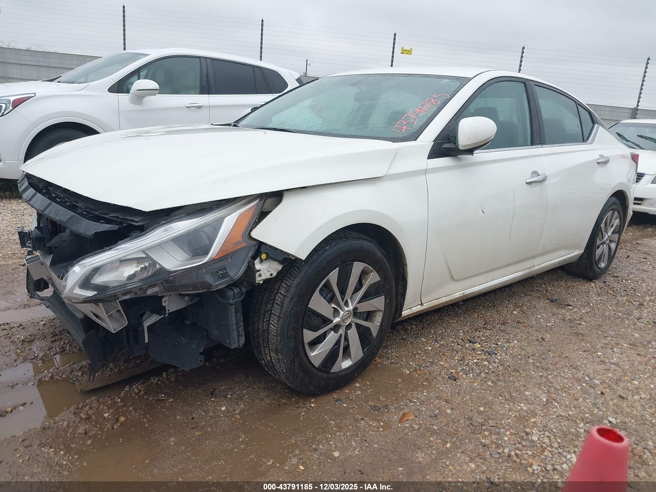 NISSAN ALTIMA image 2