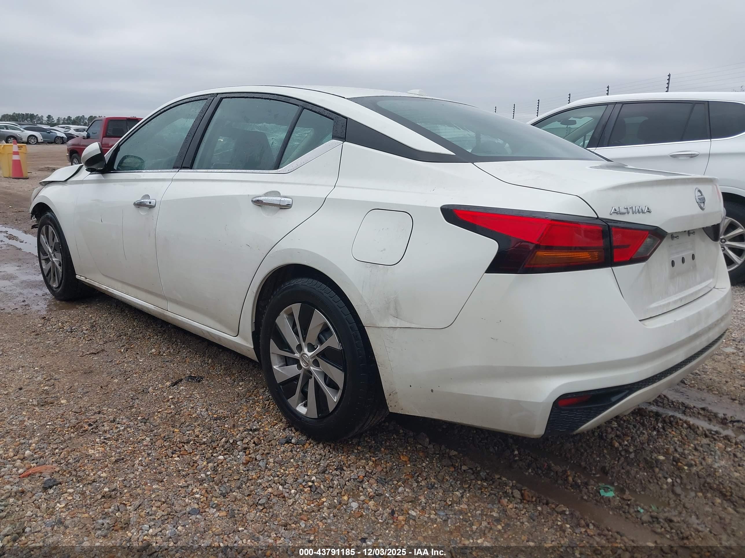 NISSAN ALTIMA image 3