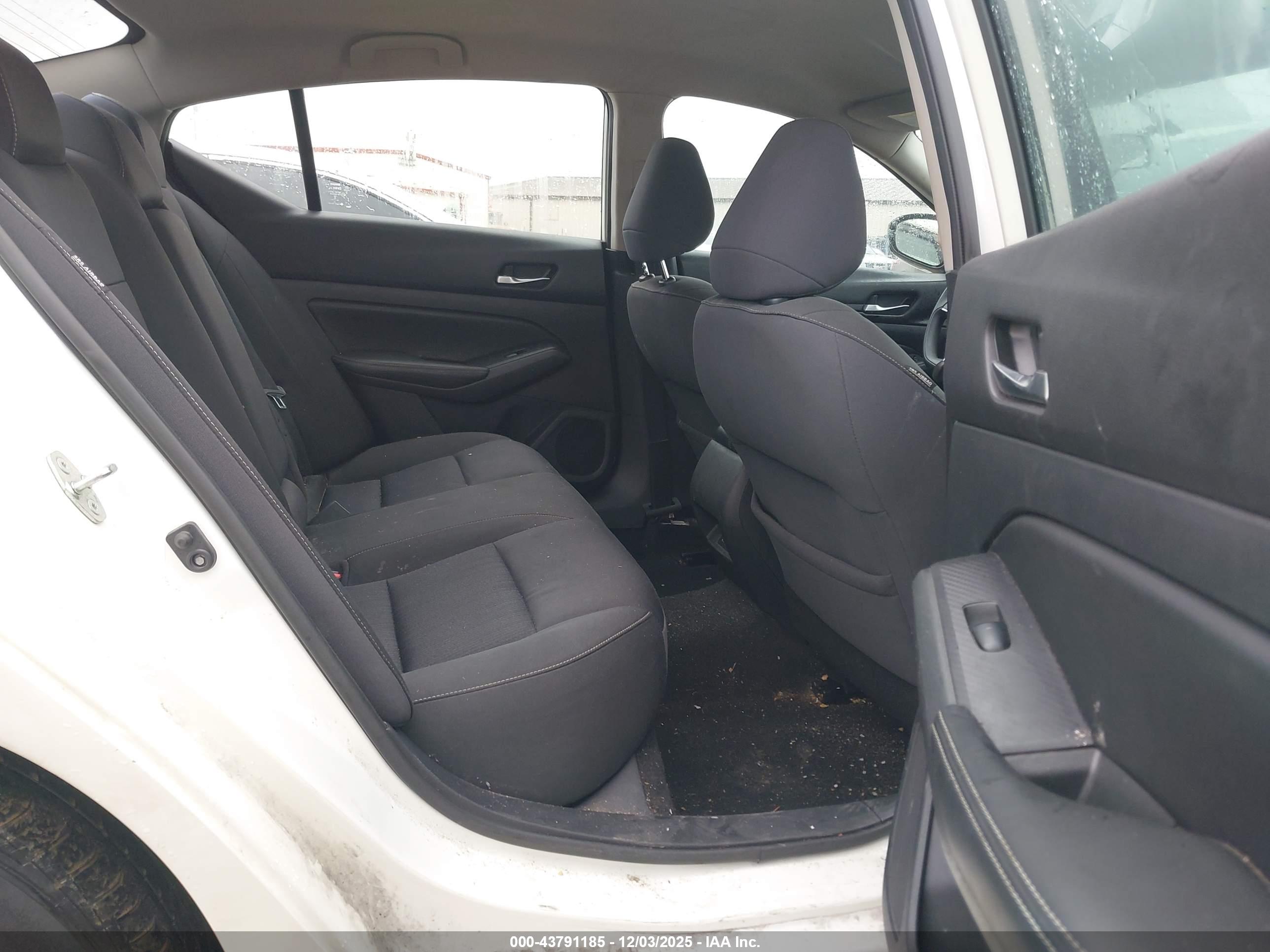 NISSAN ALTIMA image 8