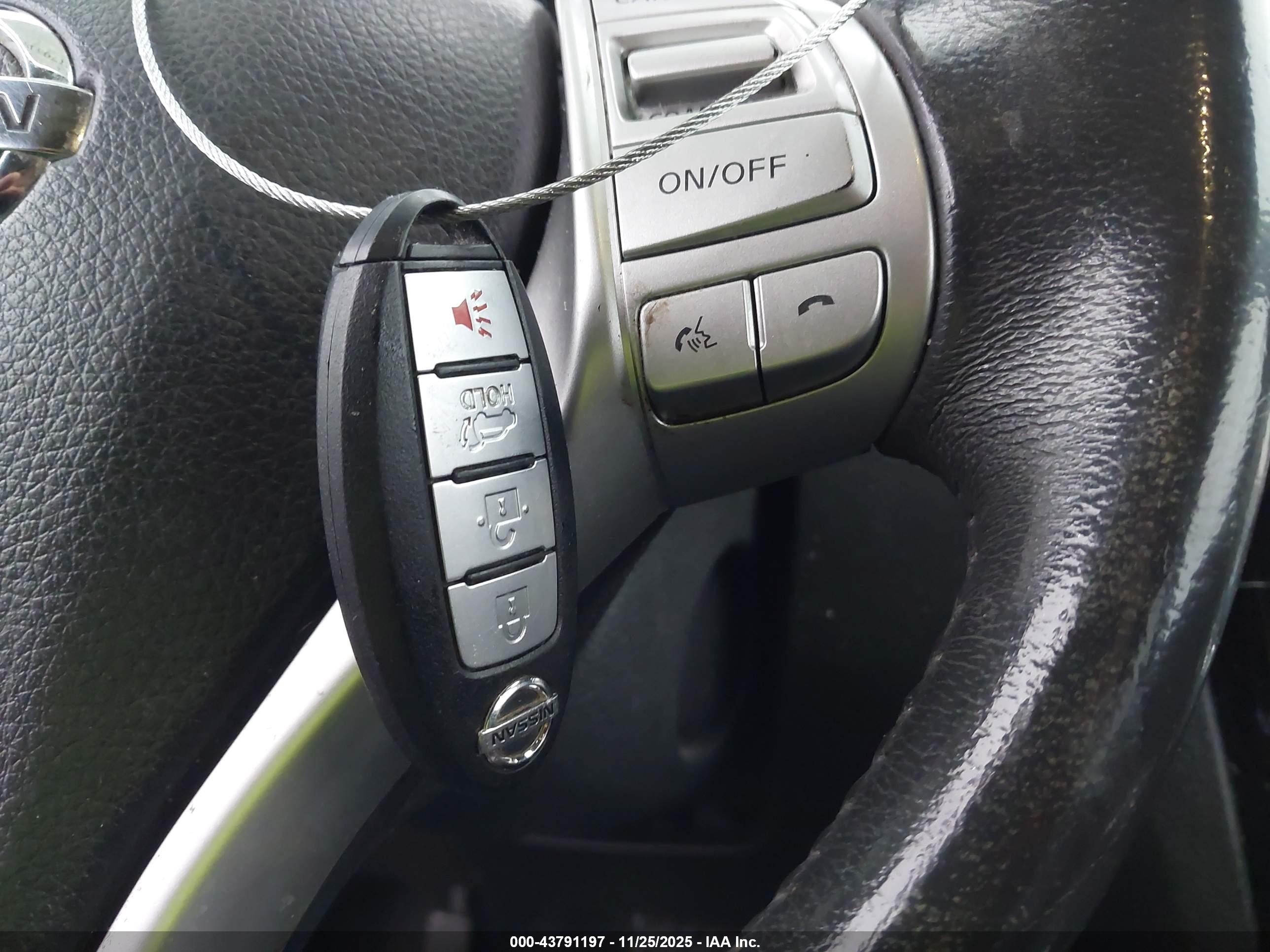 NISSAN ROGUE image 11