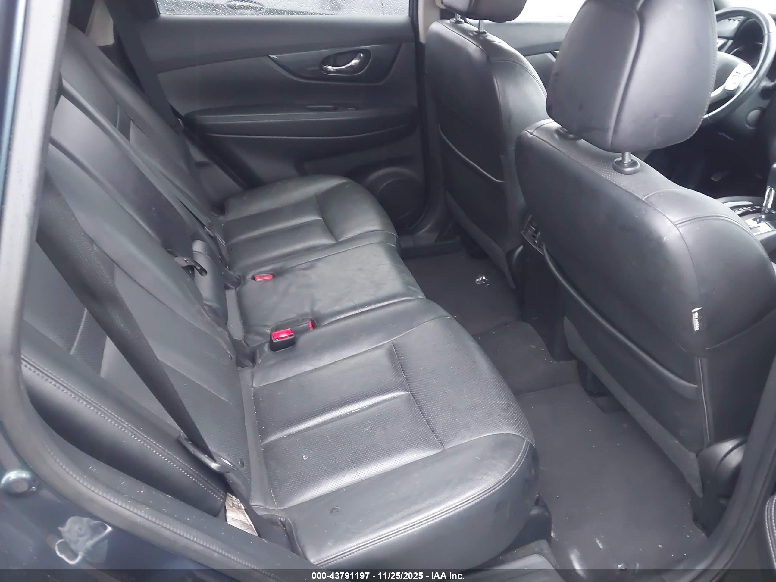 NISSAN ROGUE image 8