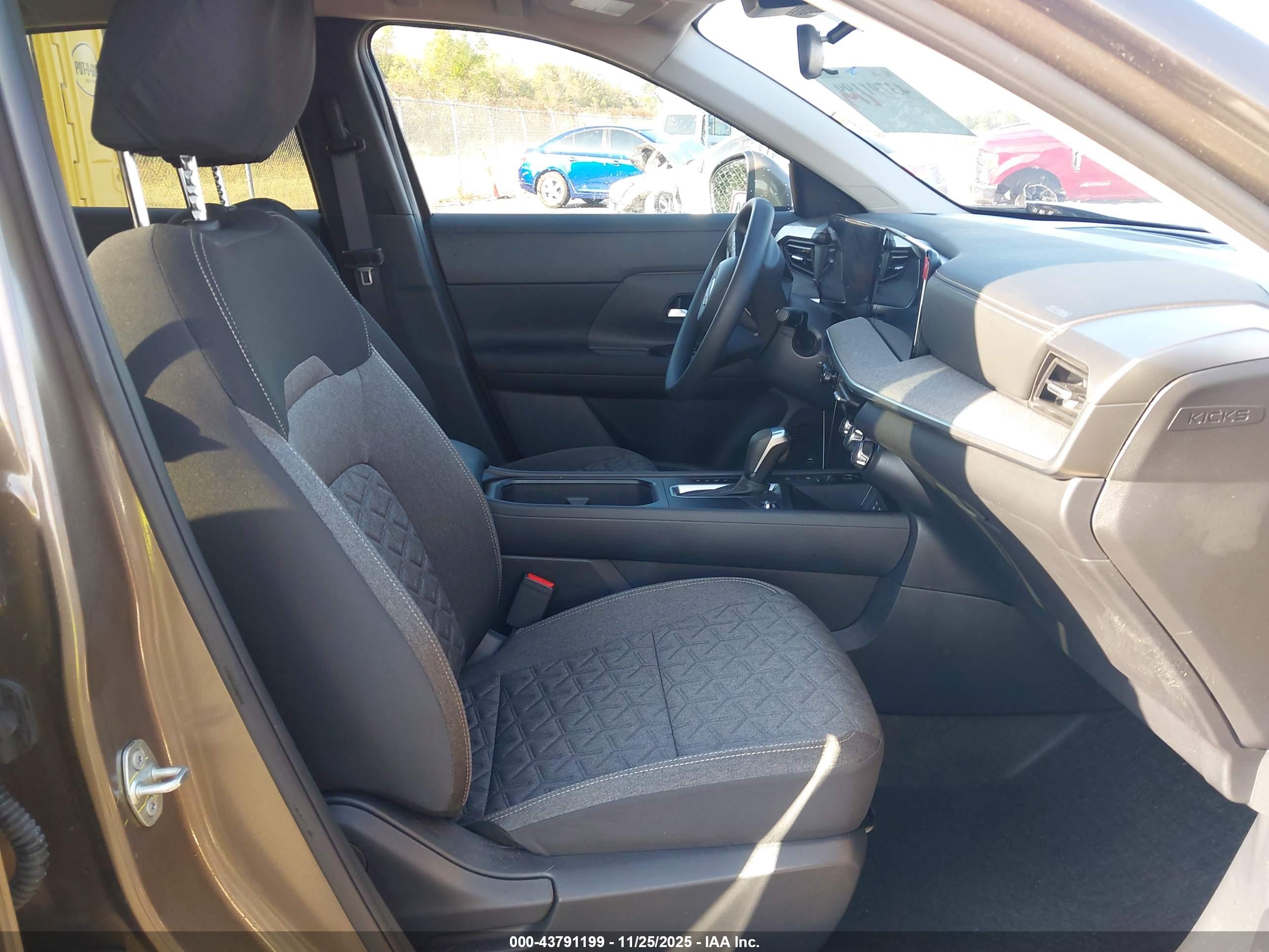 NISSAN KICKS image 5