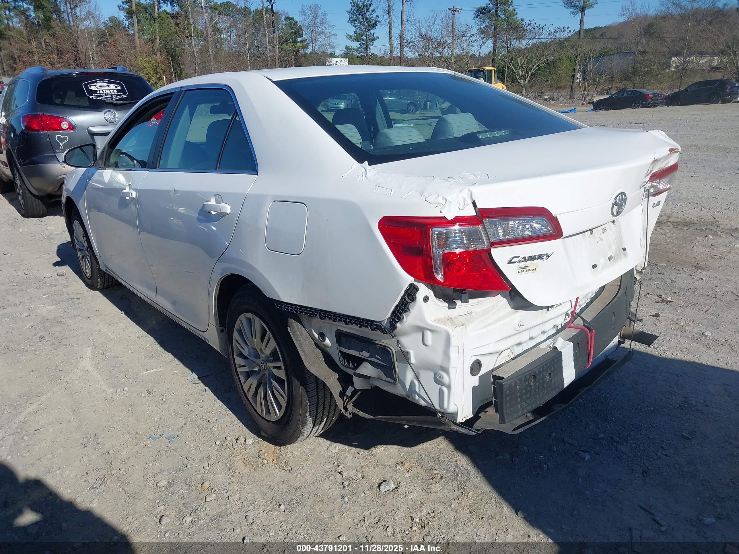 TOYOTA CAMRY image 3