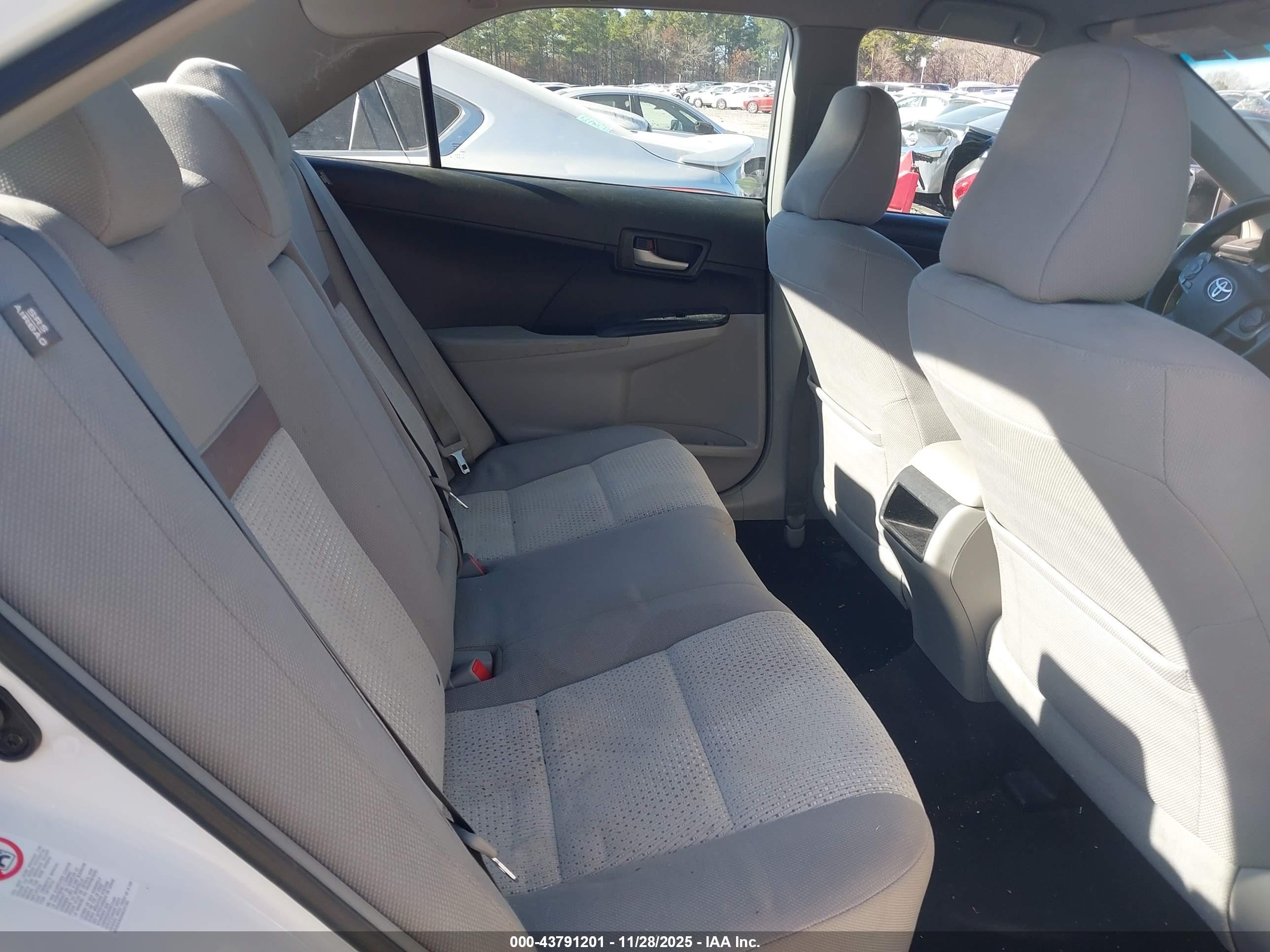 TOYOTA CAMRY image 8