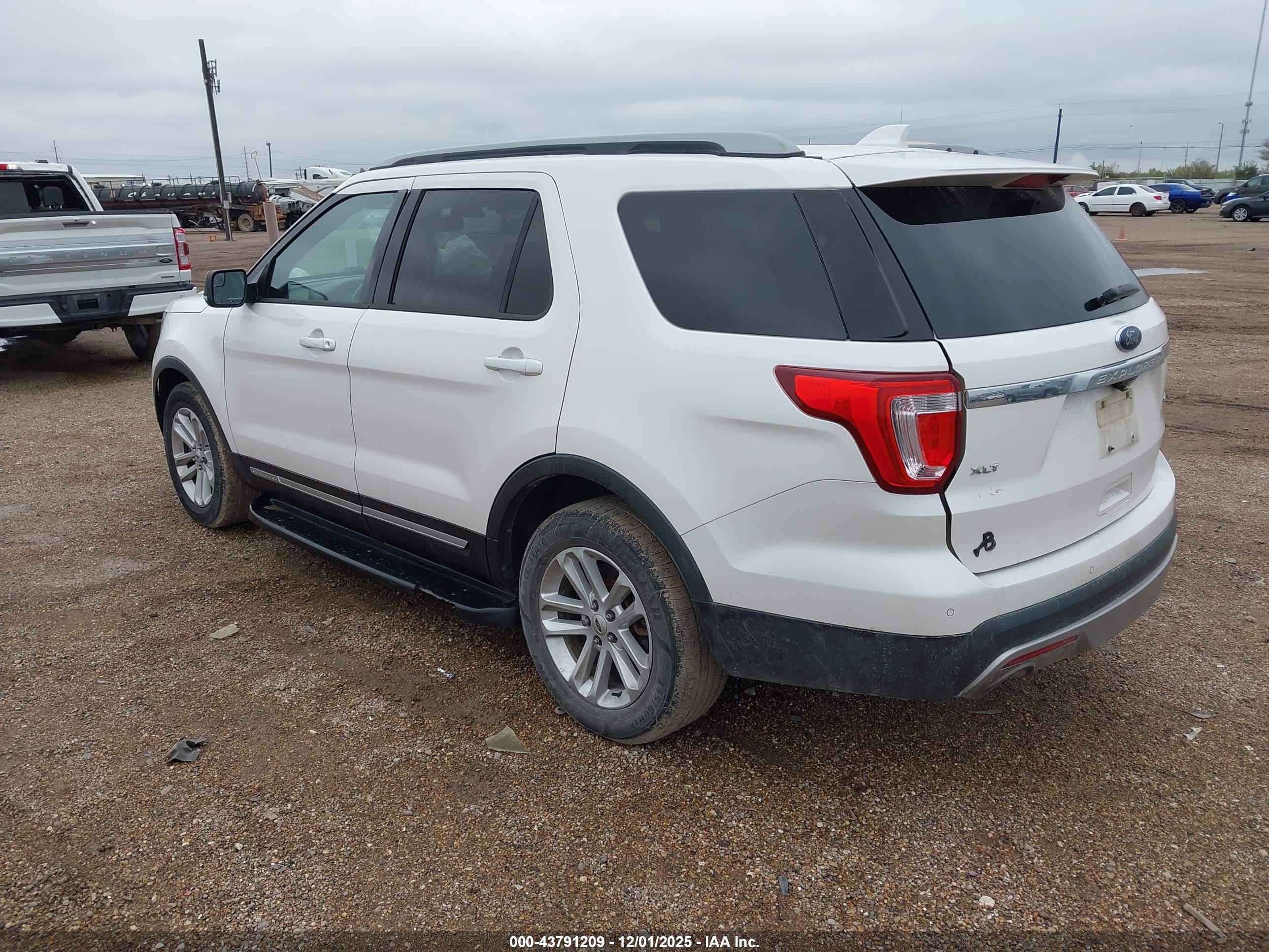 FORD EXPLORER image 3