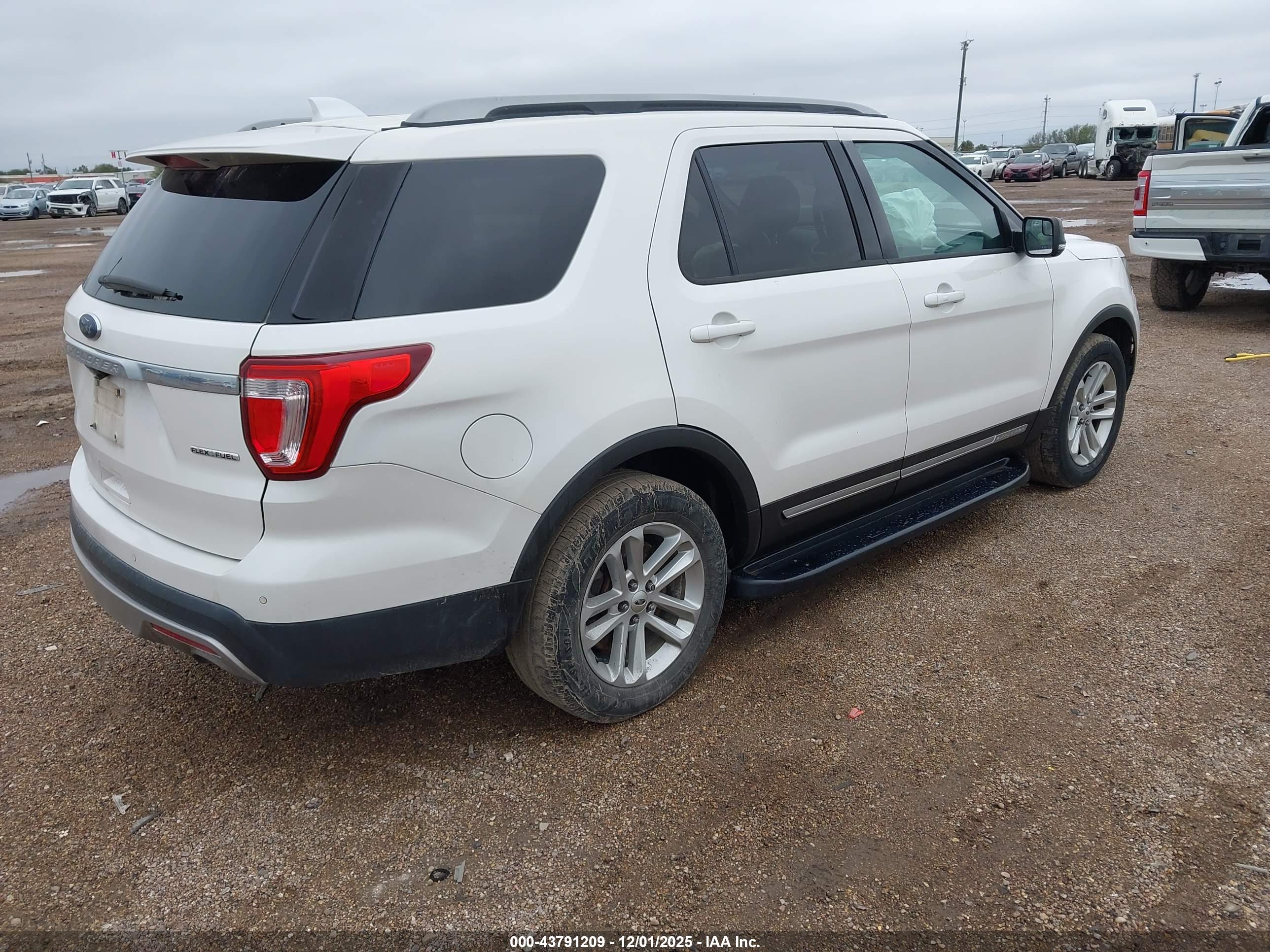 FORD EXPLORER image 4