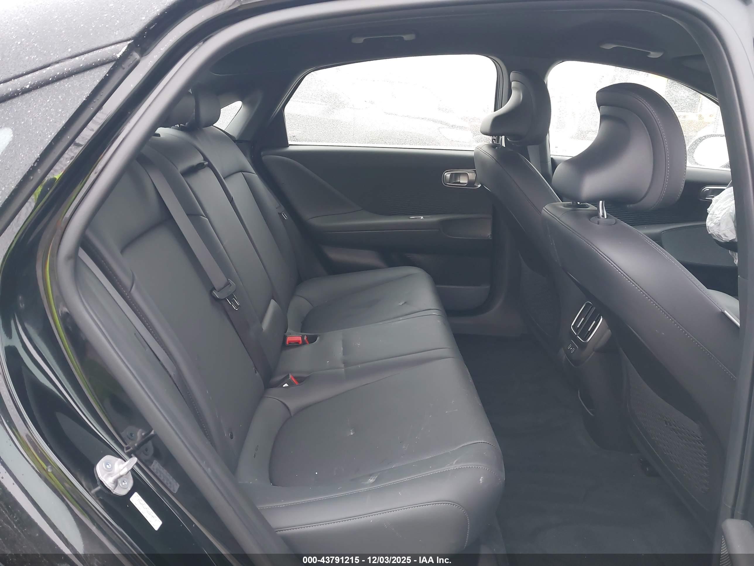 HYUNDAI IONIQ image 8