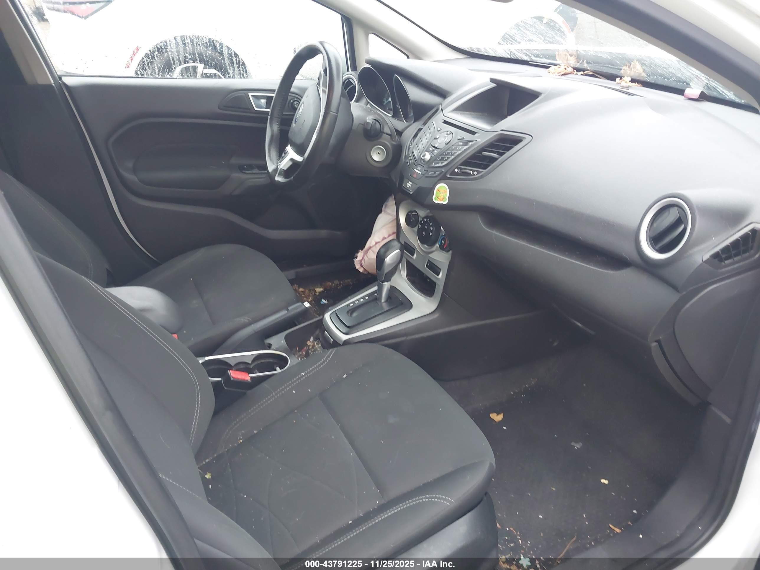 FORD FIESTA image 5