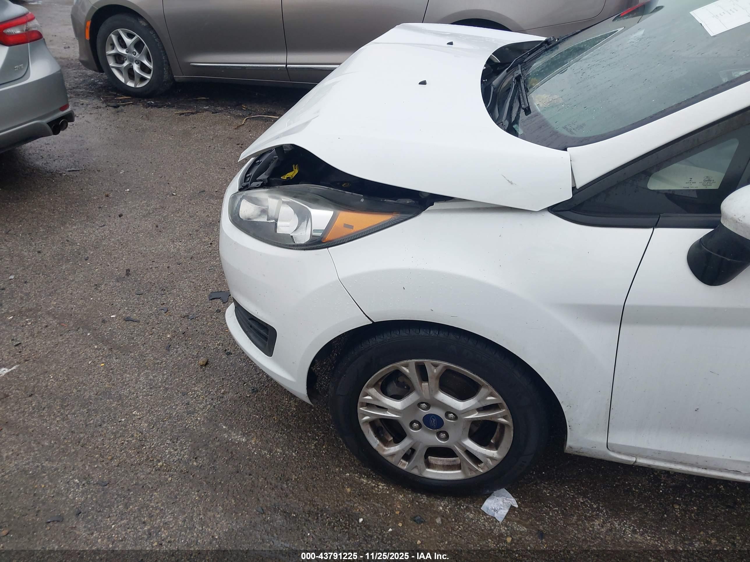 FORD FIESTA image 6