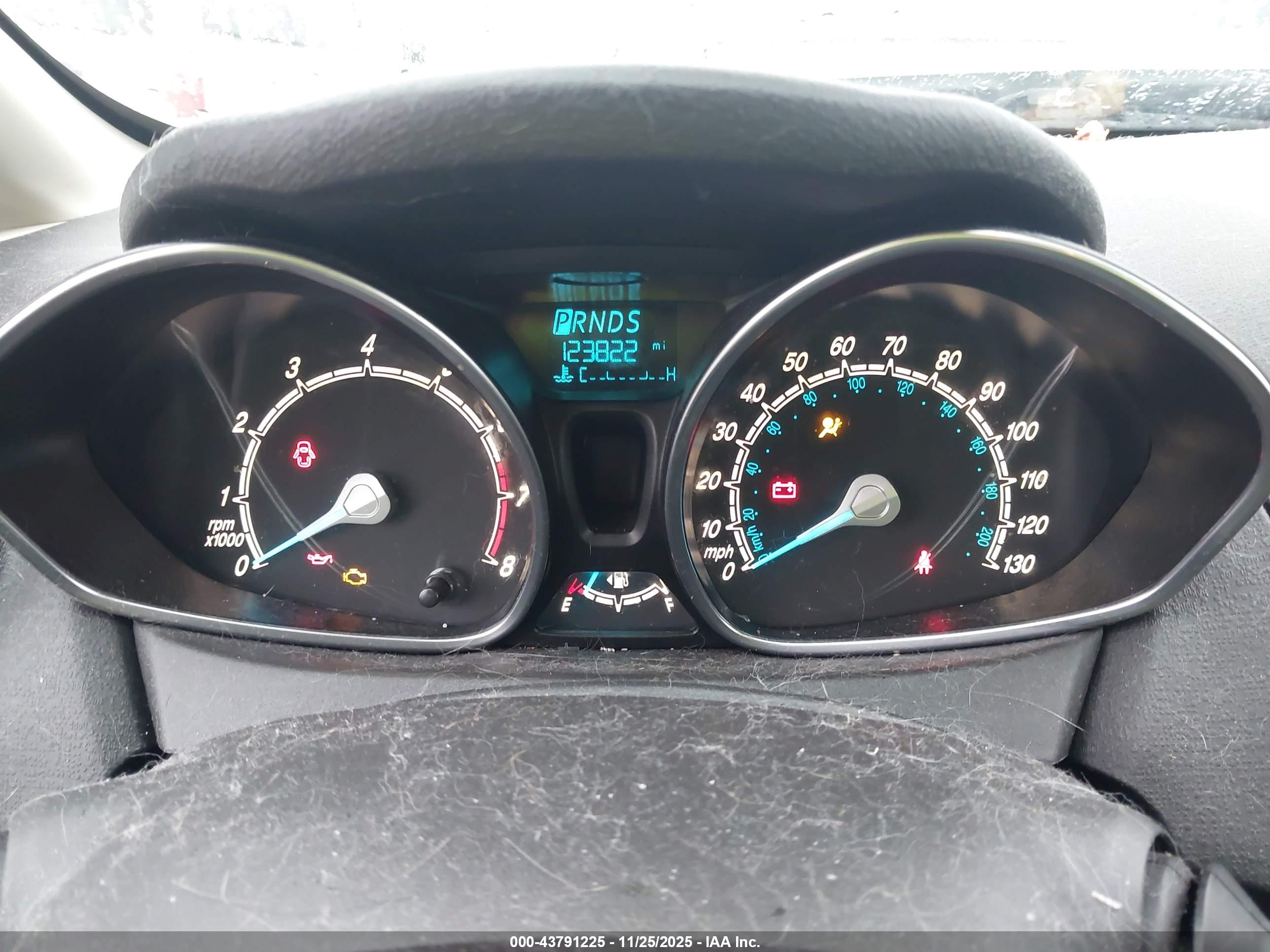 FORD FIESTA image 7