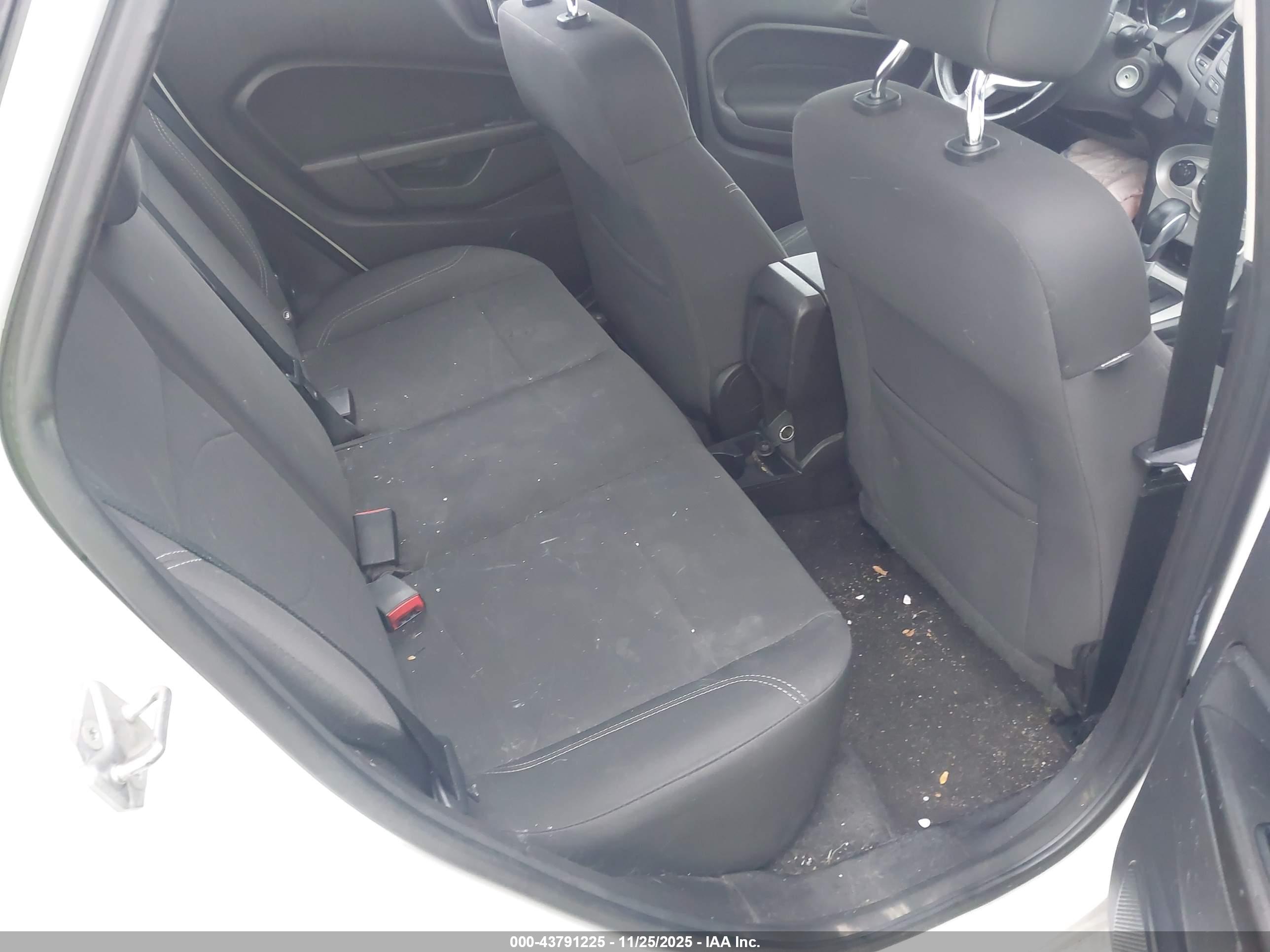FORD FIESTA image 8