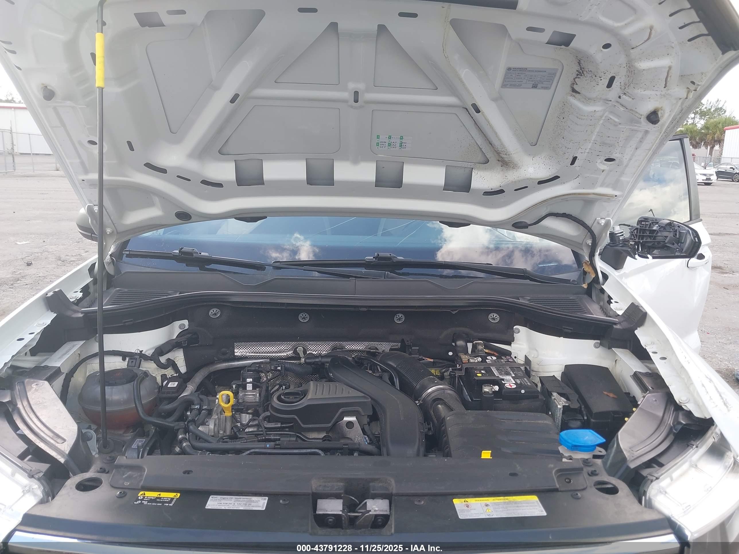 VOLKSWAGEN TAOS image 10