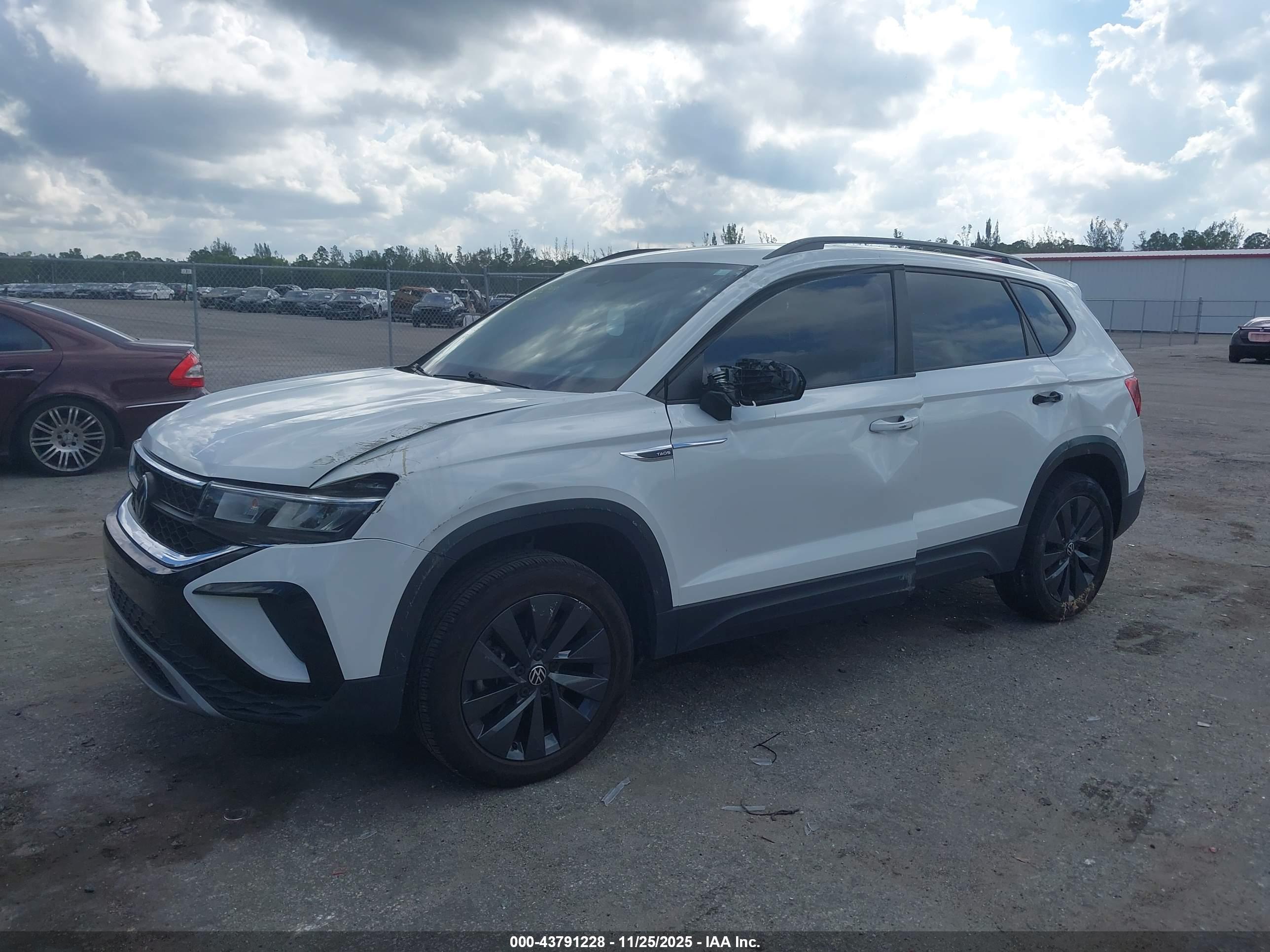 VOLKSWAGEN TAOS image 6
