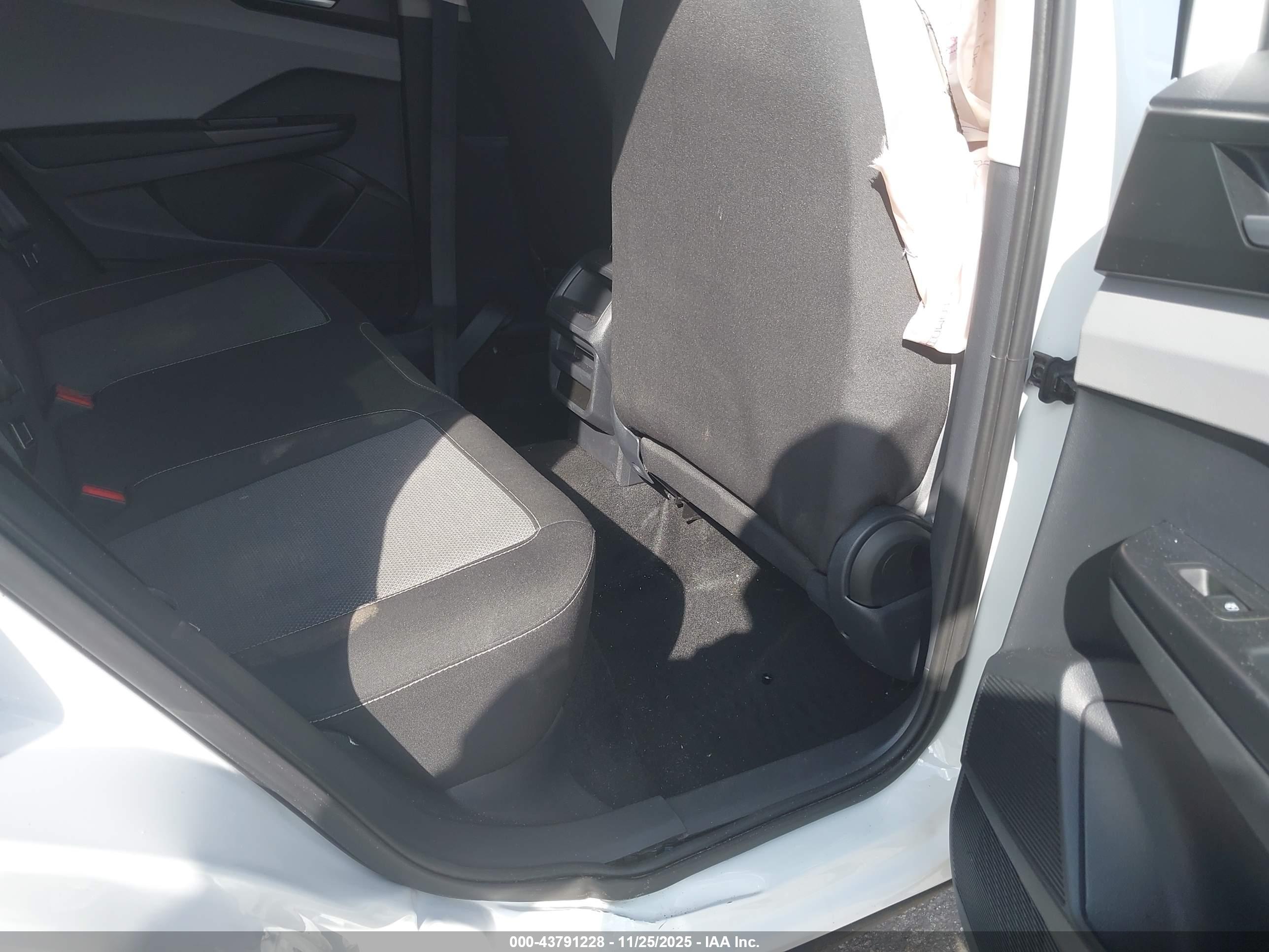 VOLKSWAGEN TAOS image 8