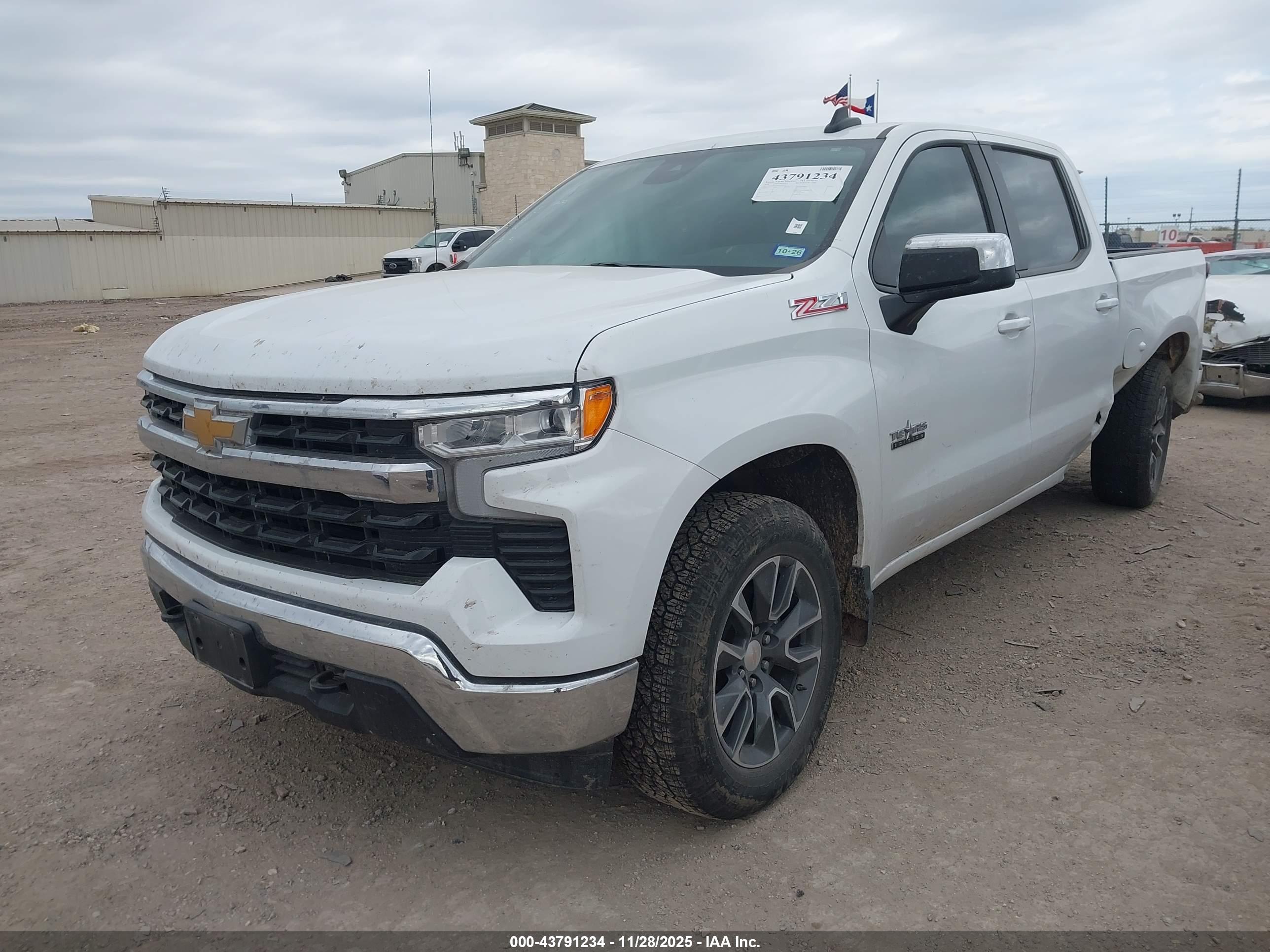 CHEVROLET SILVERADO image 2