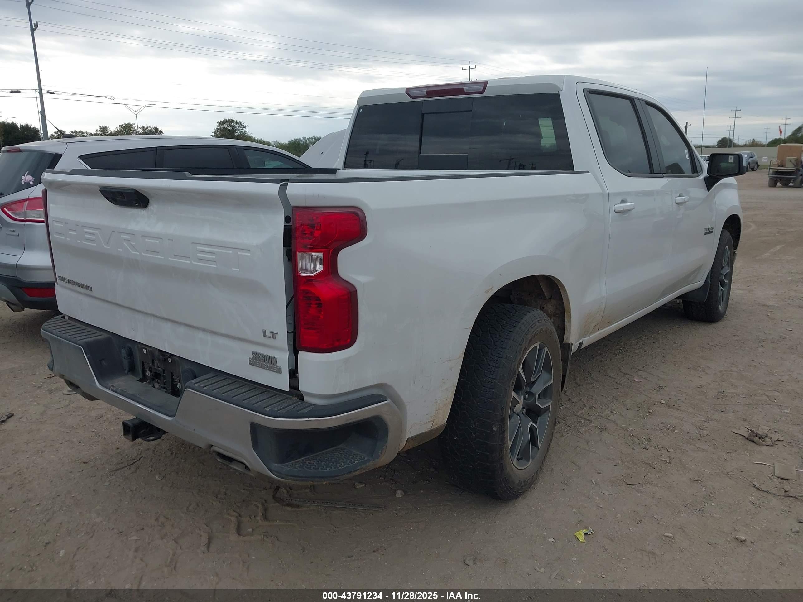 CHEVROLET SILVERADO image 4