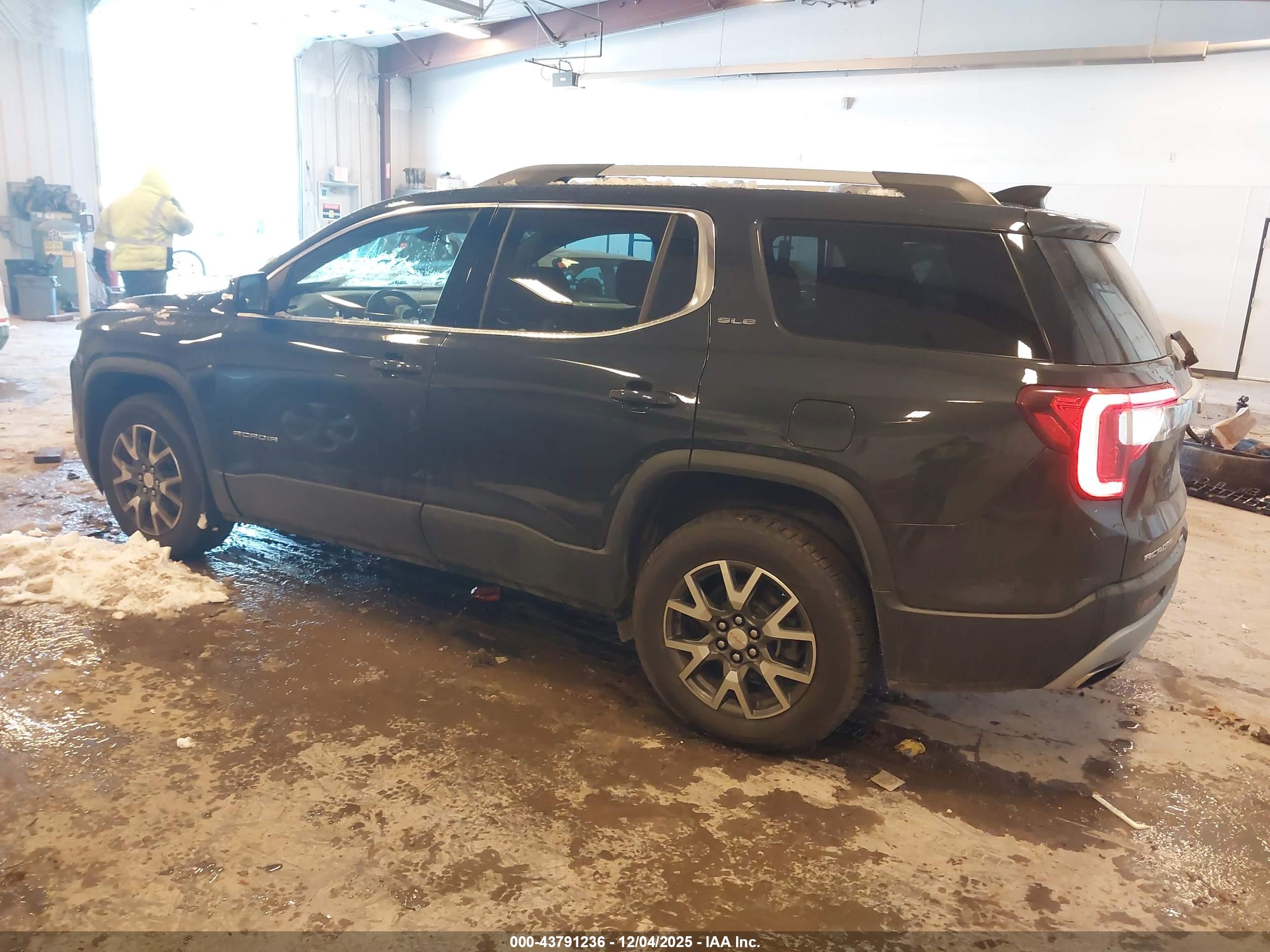 GMC ACADIA image 3