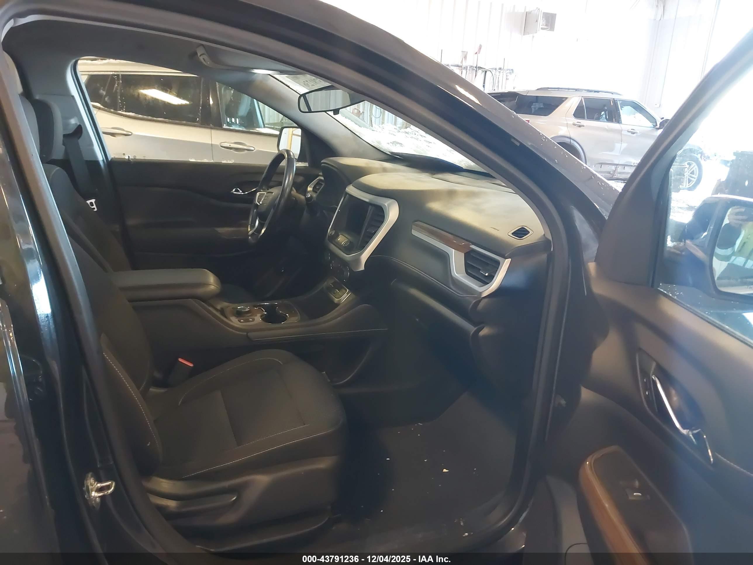 GMC ACADIA image 5