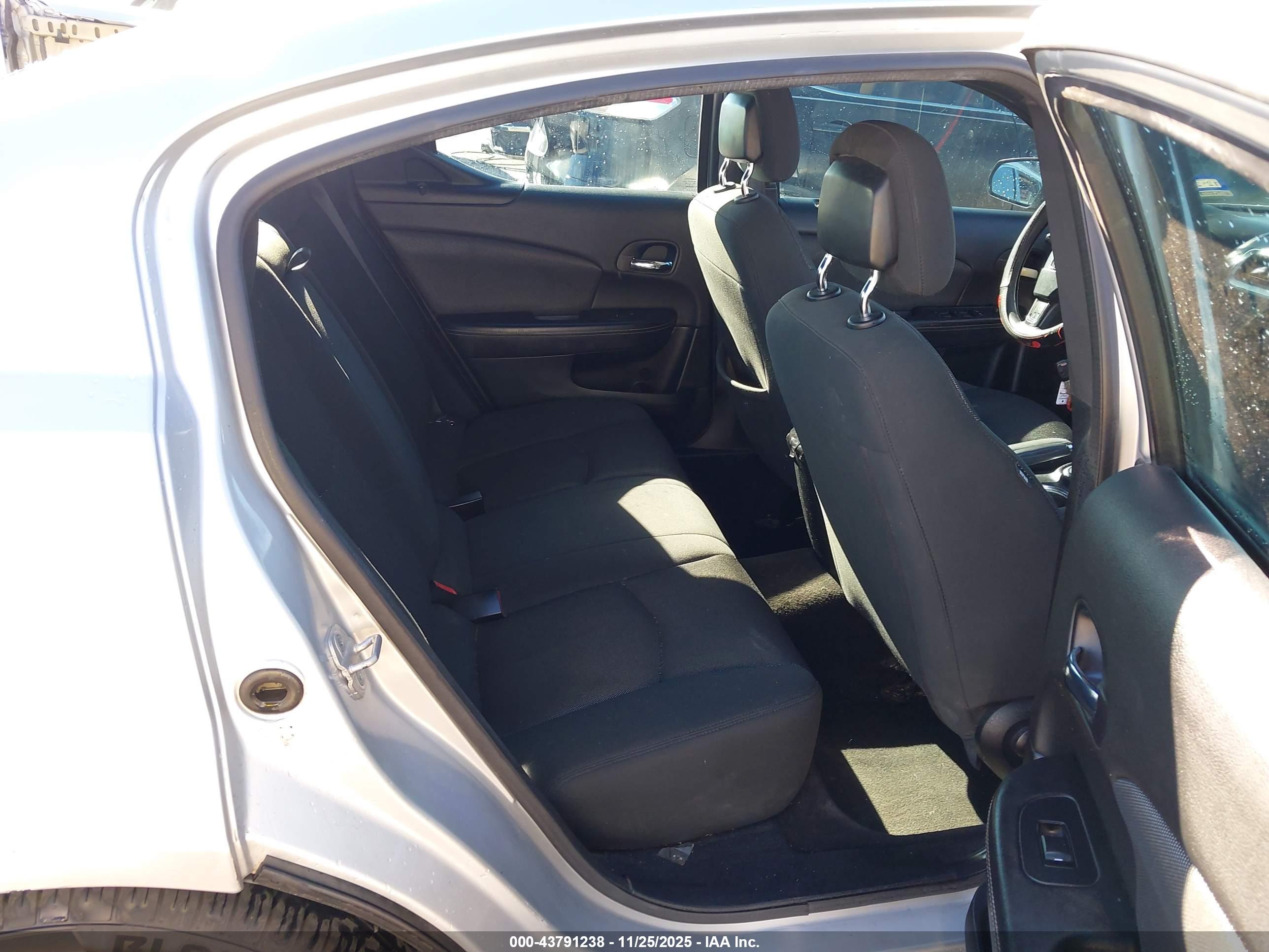 DODGE AVENGER image 8