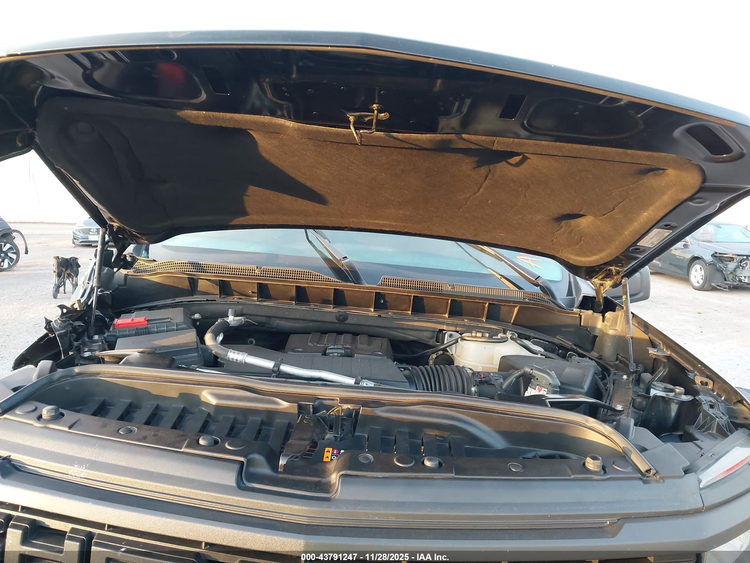 CHEVROLET SILVERADO image 10
