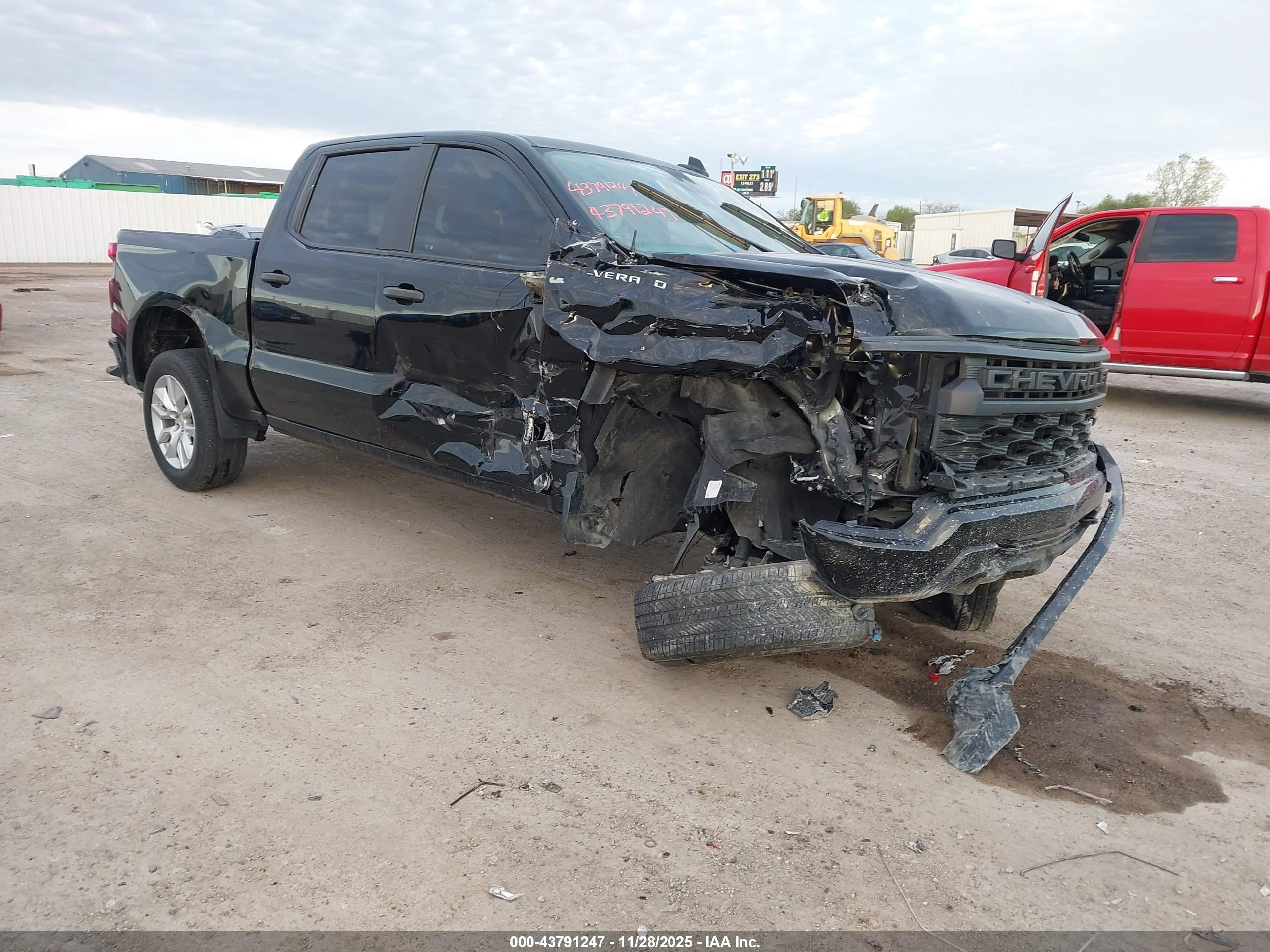 CHEVROLET SILVERADO image 6