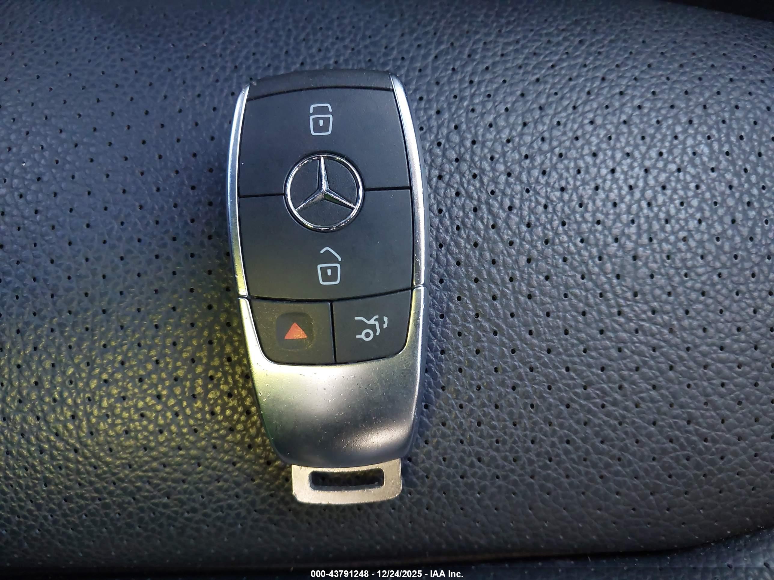 MERCEDES-BENZ GLC image 11