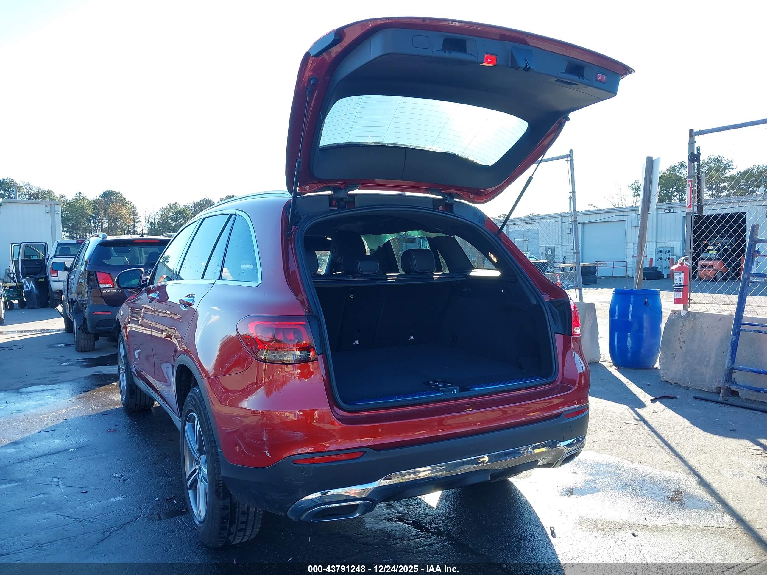 MERCEDES-BENZ GLC image 3