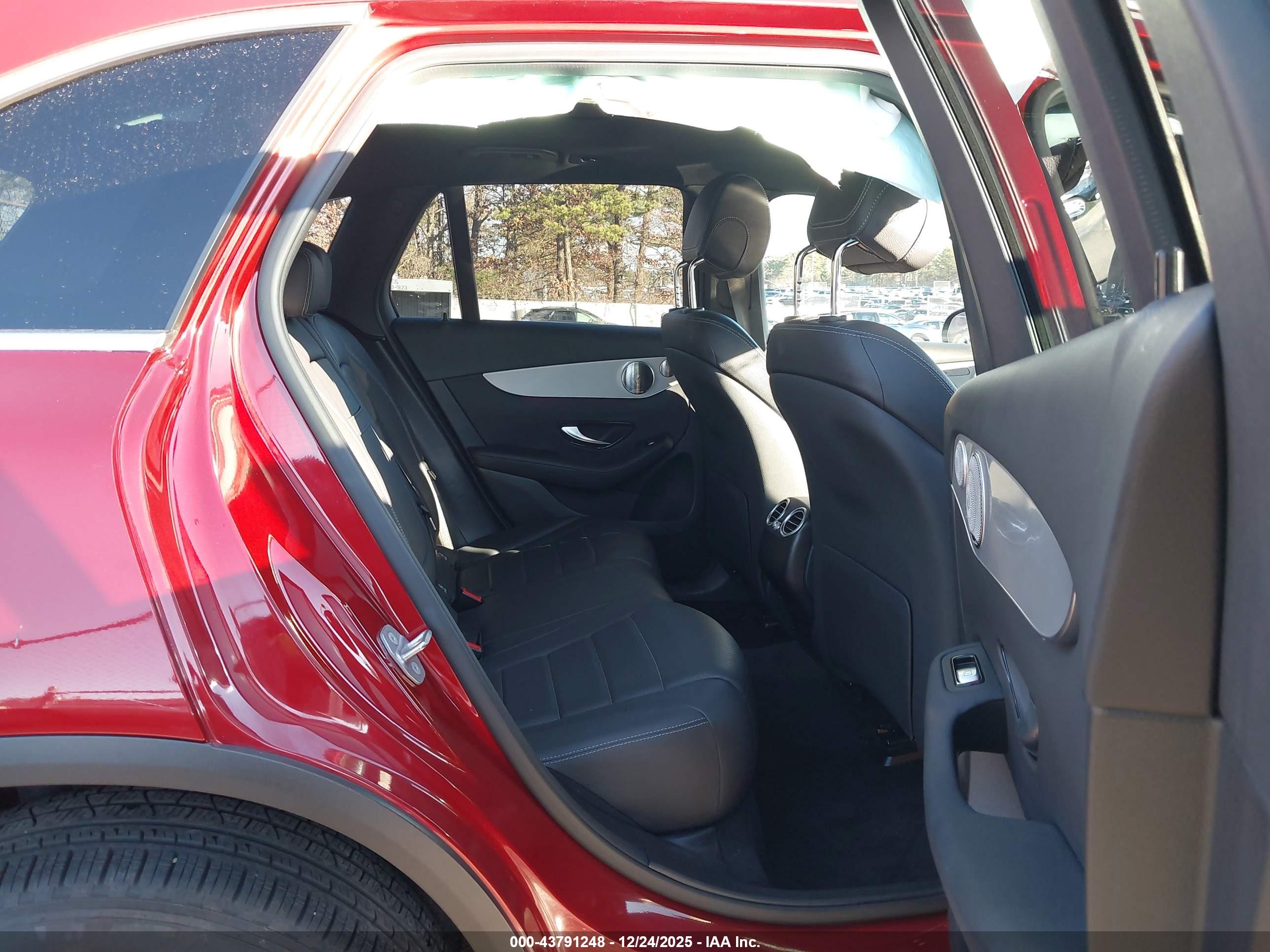 MERCEDES-BENZ GLC image 8