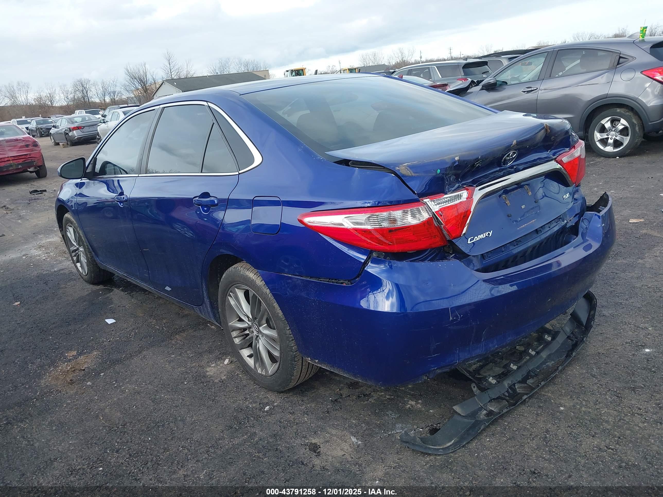 TOYOTA CAMRY image 3