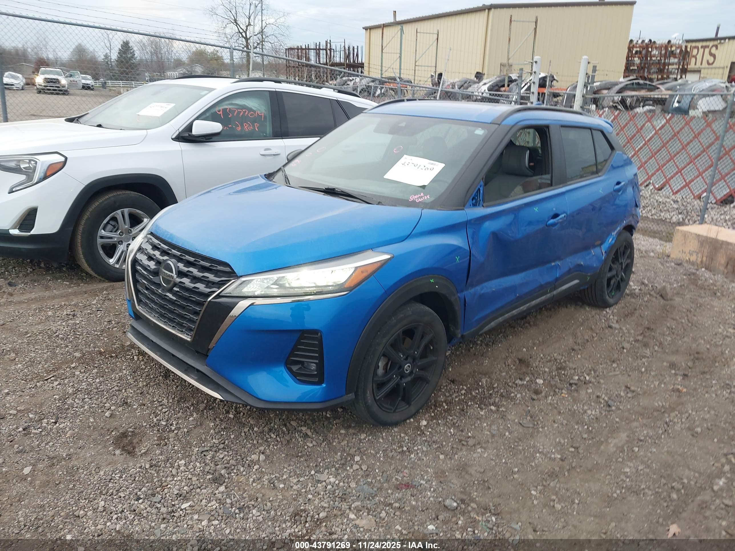 NISSAN KICKS image 2