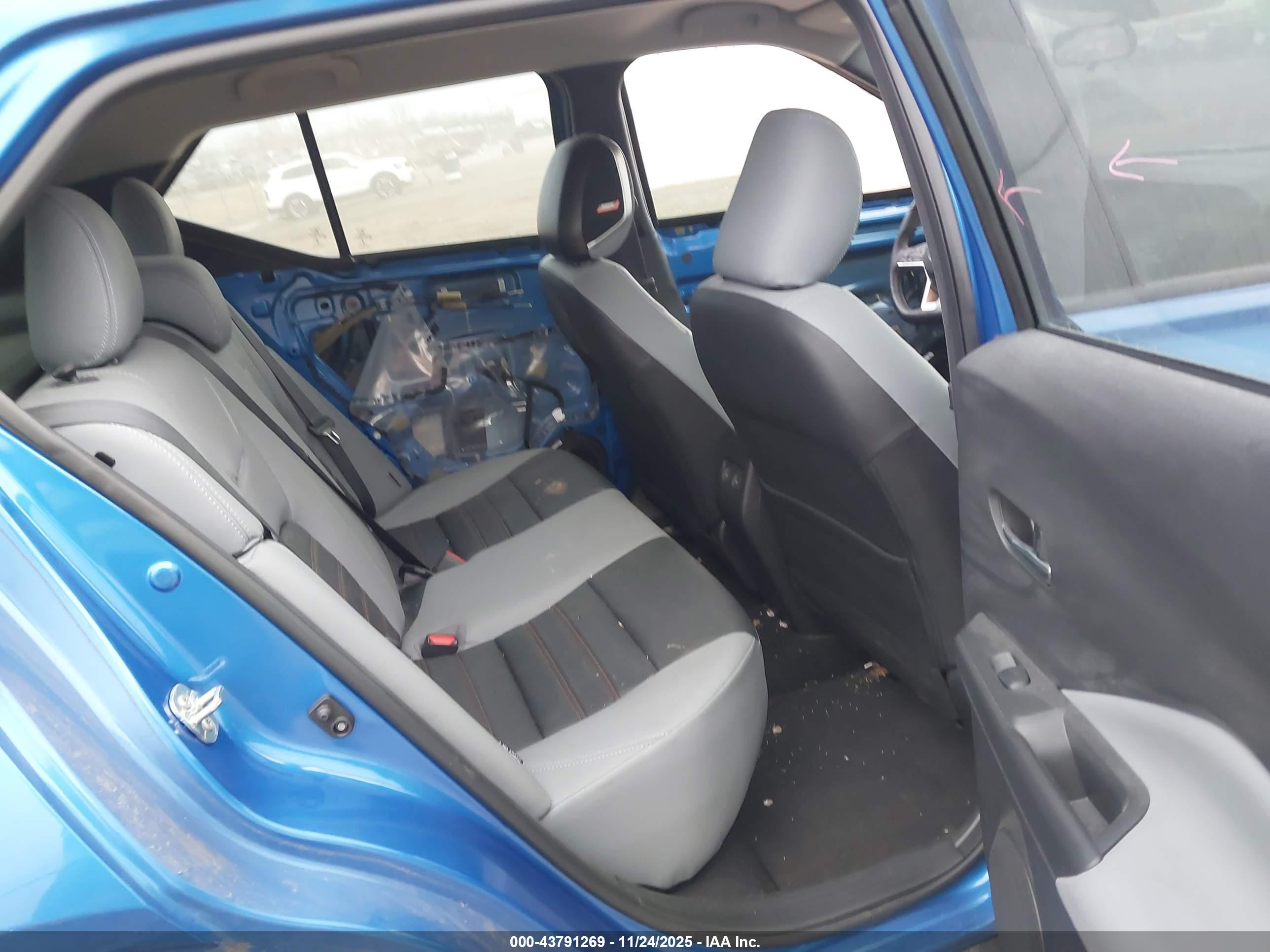 NISSAN KICKS image 8