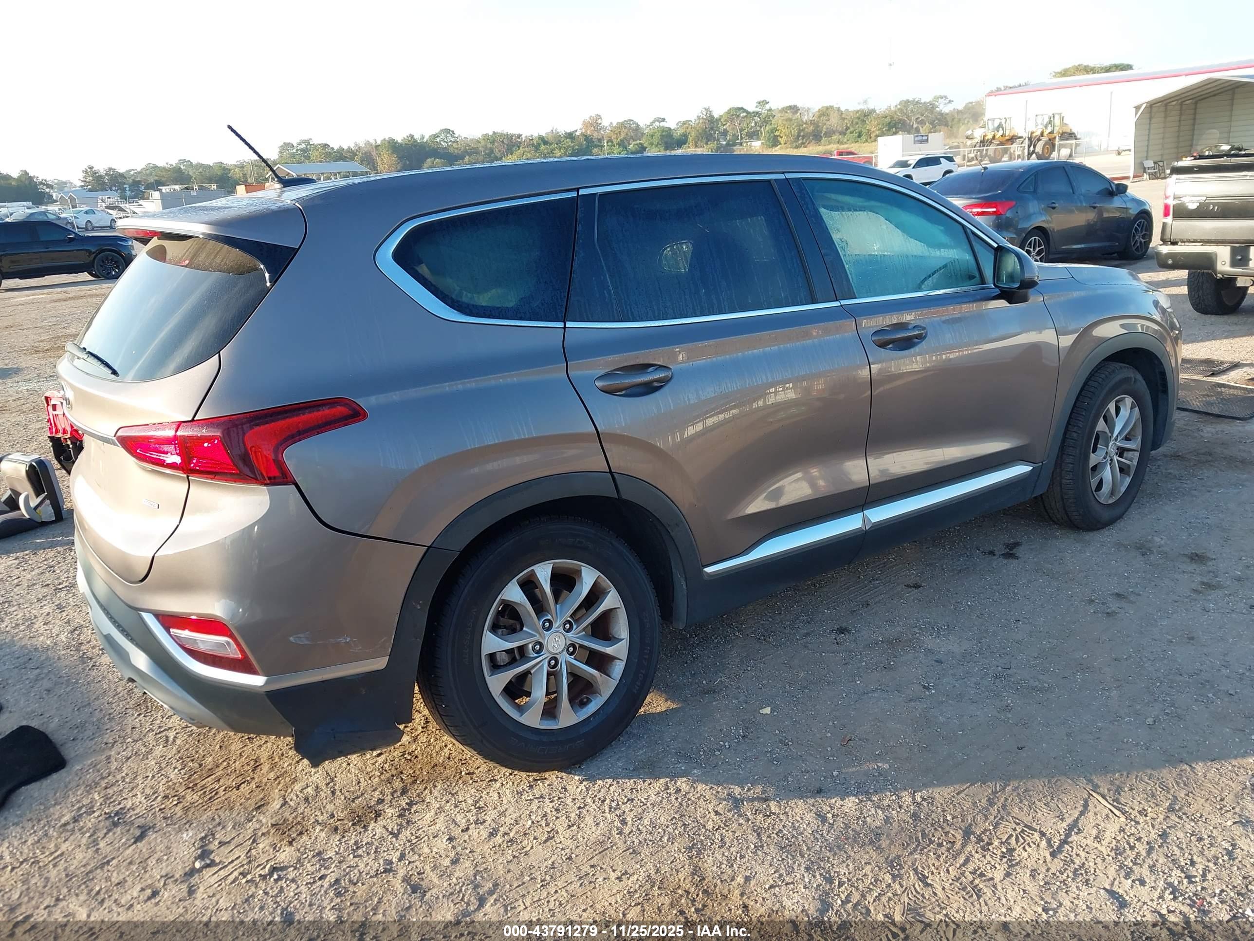 HYUNDAI SANTA image 4