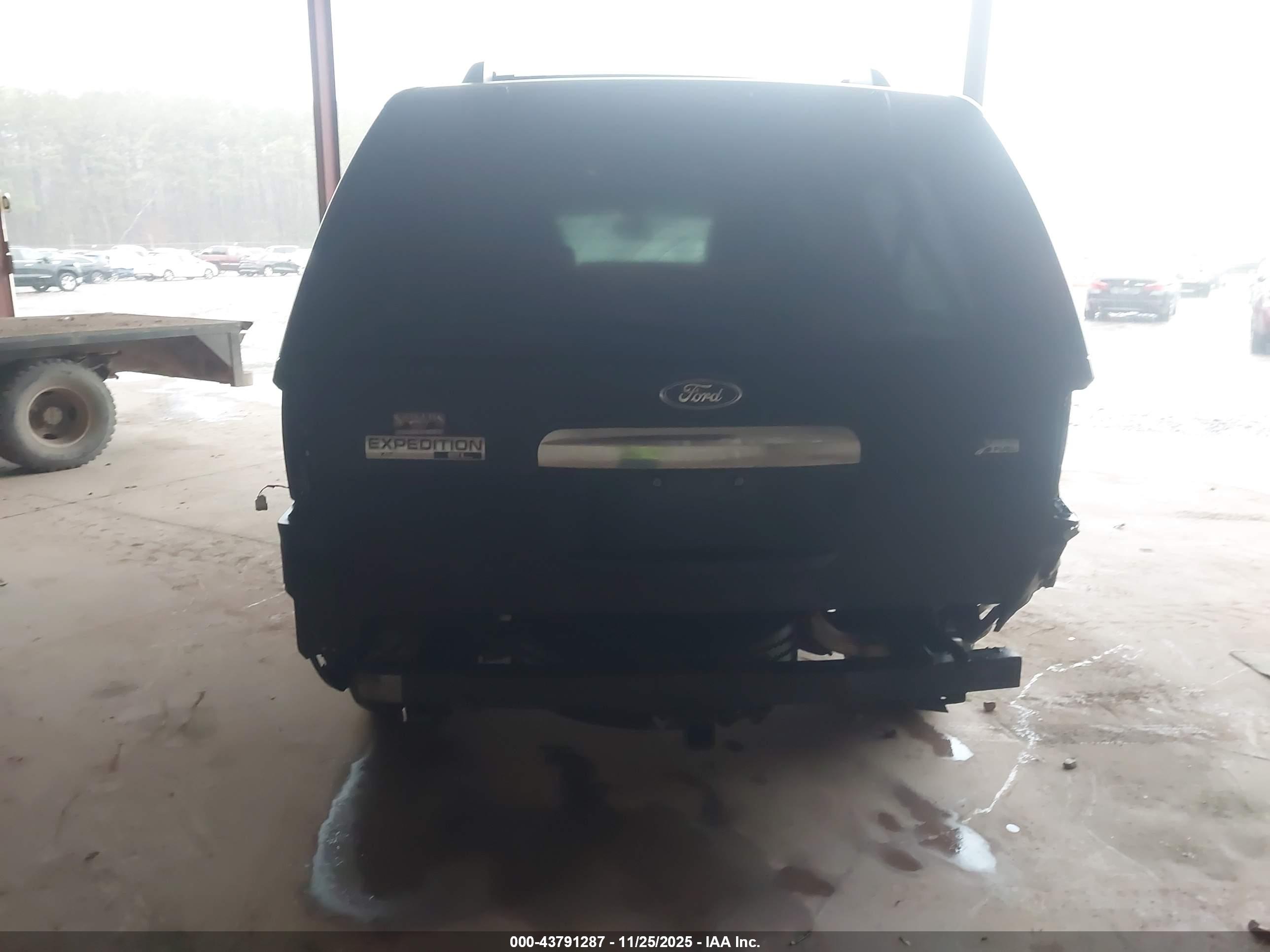 FORD EXPEDITION image 6