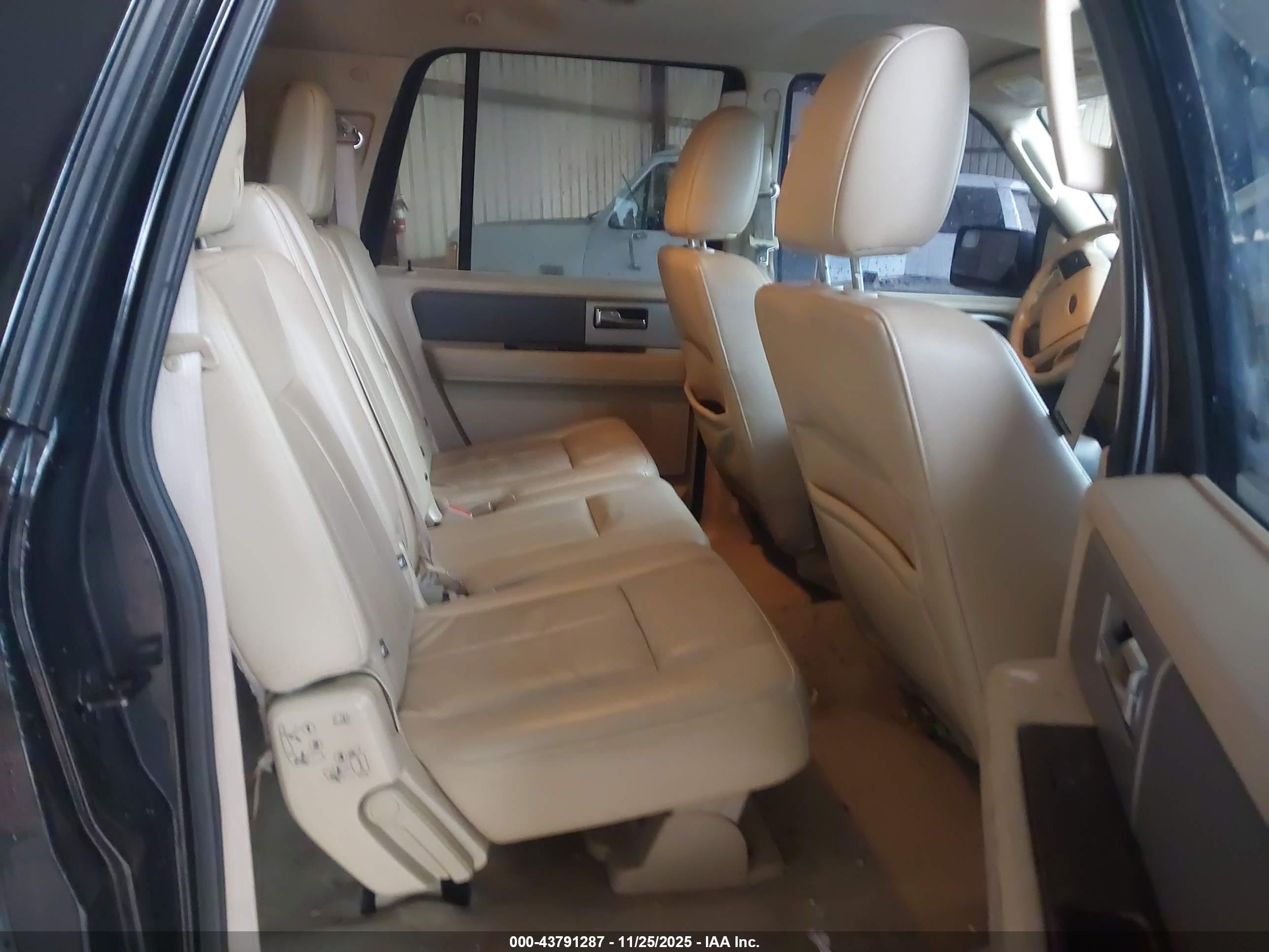 FORD EXPEDITION image 8