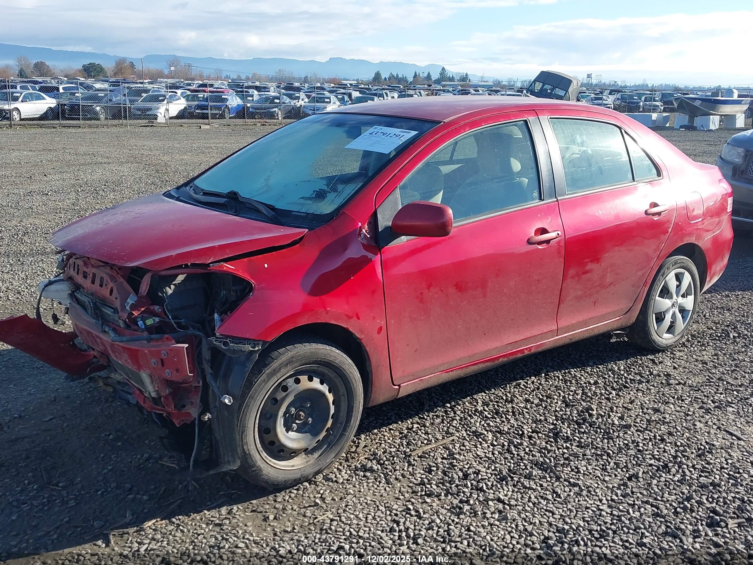 TOYOTA YARIS image 2