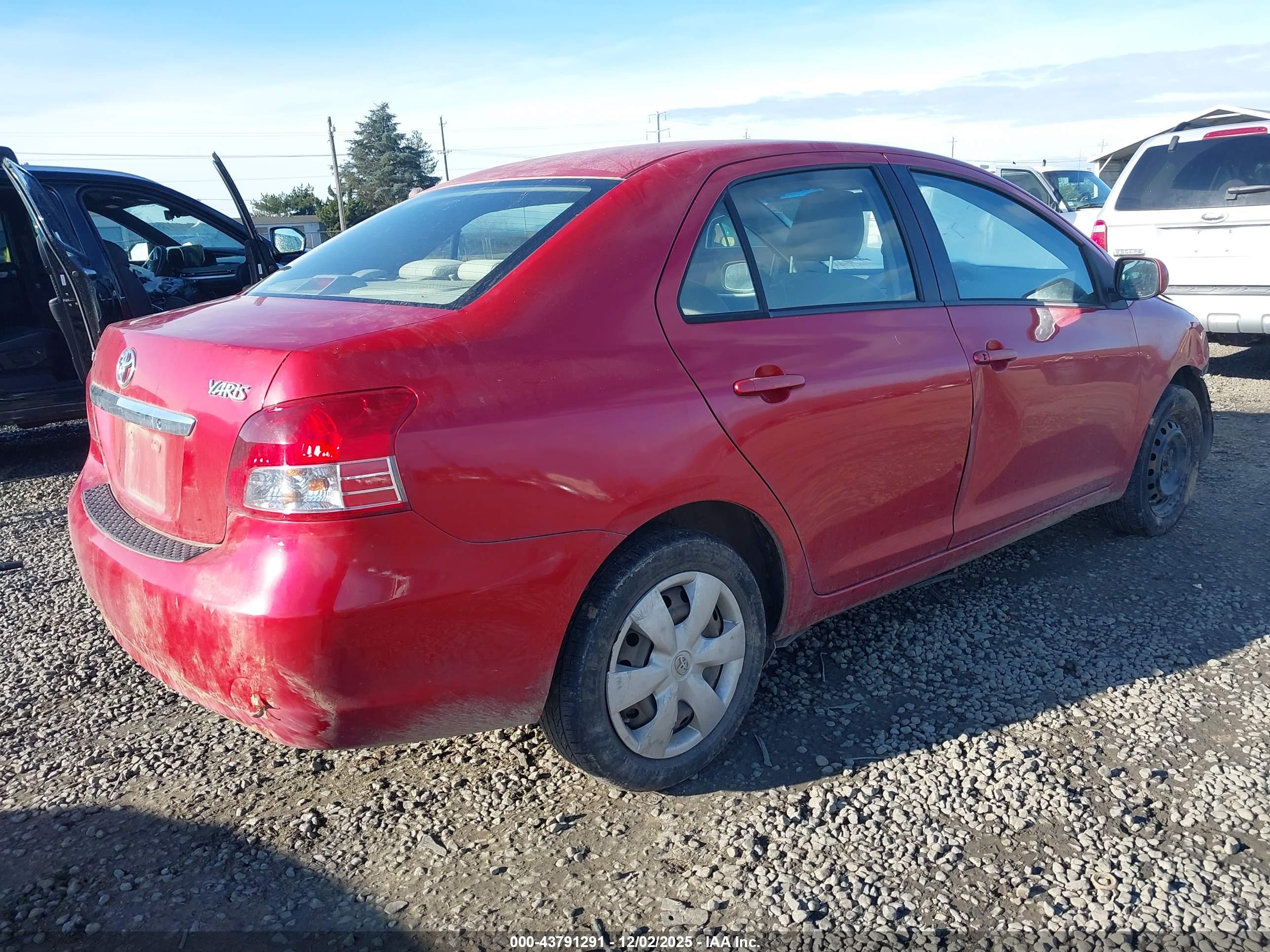 TOYOTA YARIS image 4