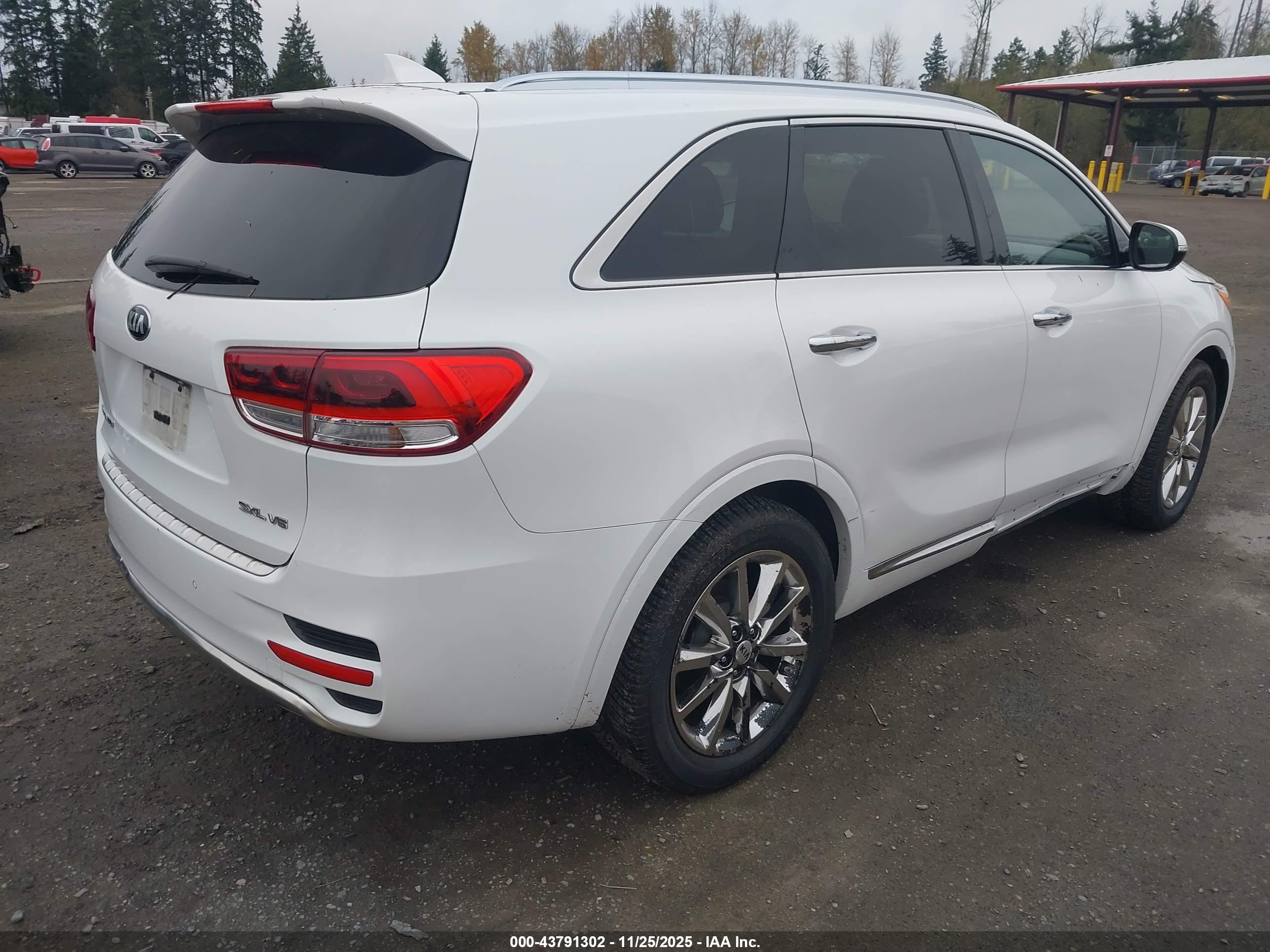 KIA SORENTO image 4