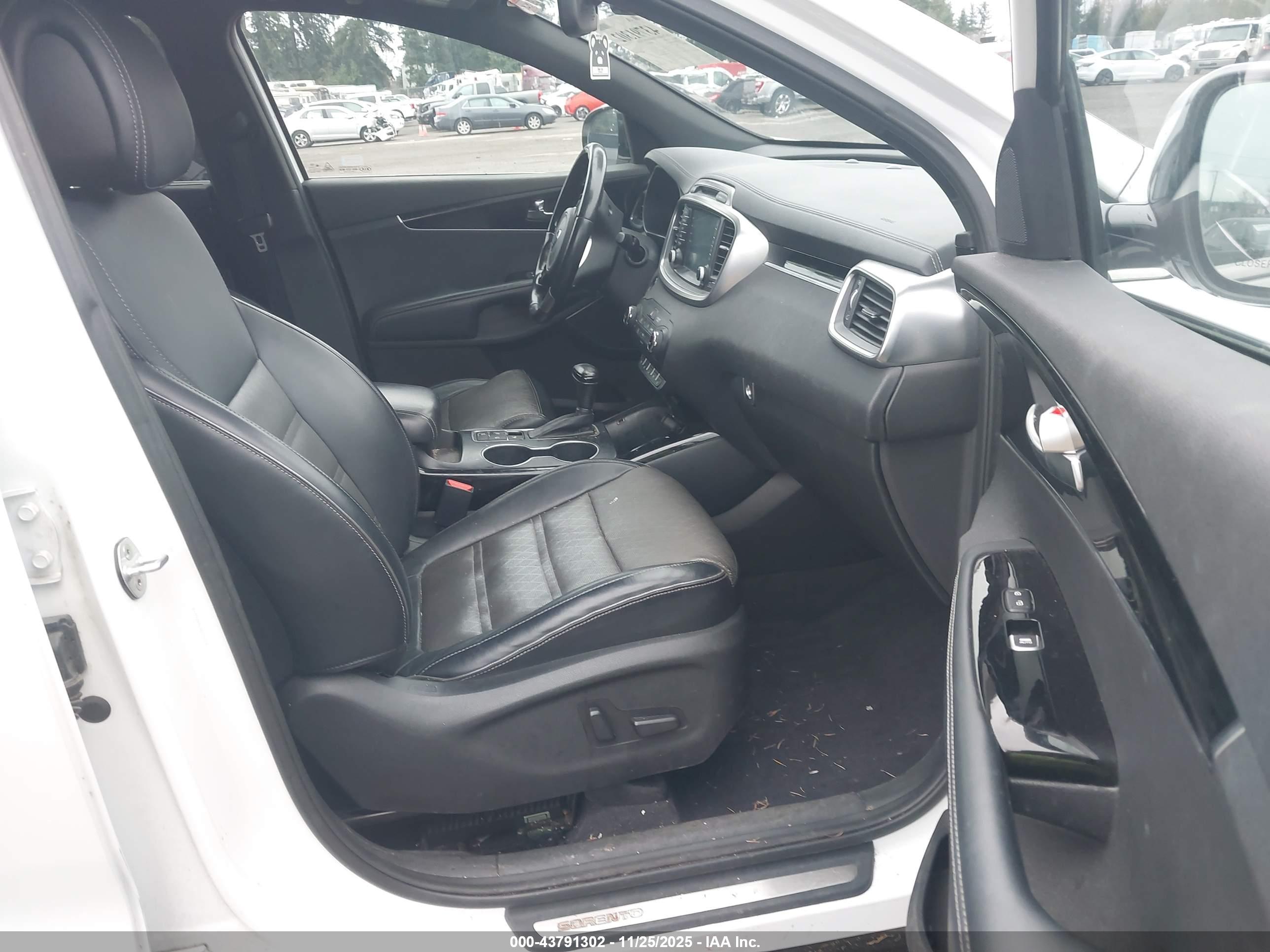 KIA SORENTO image 5