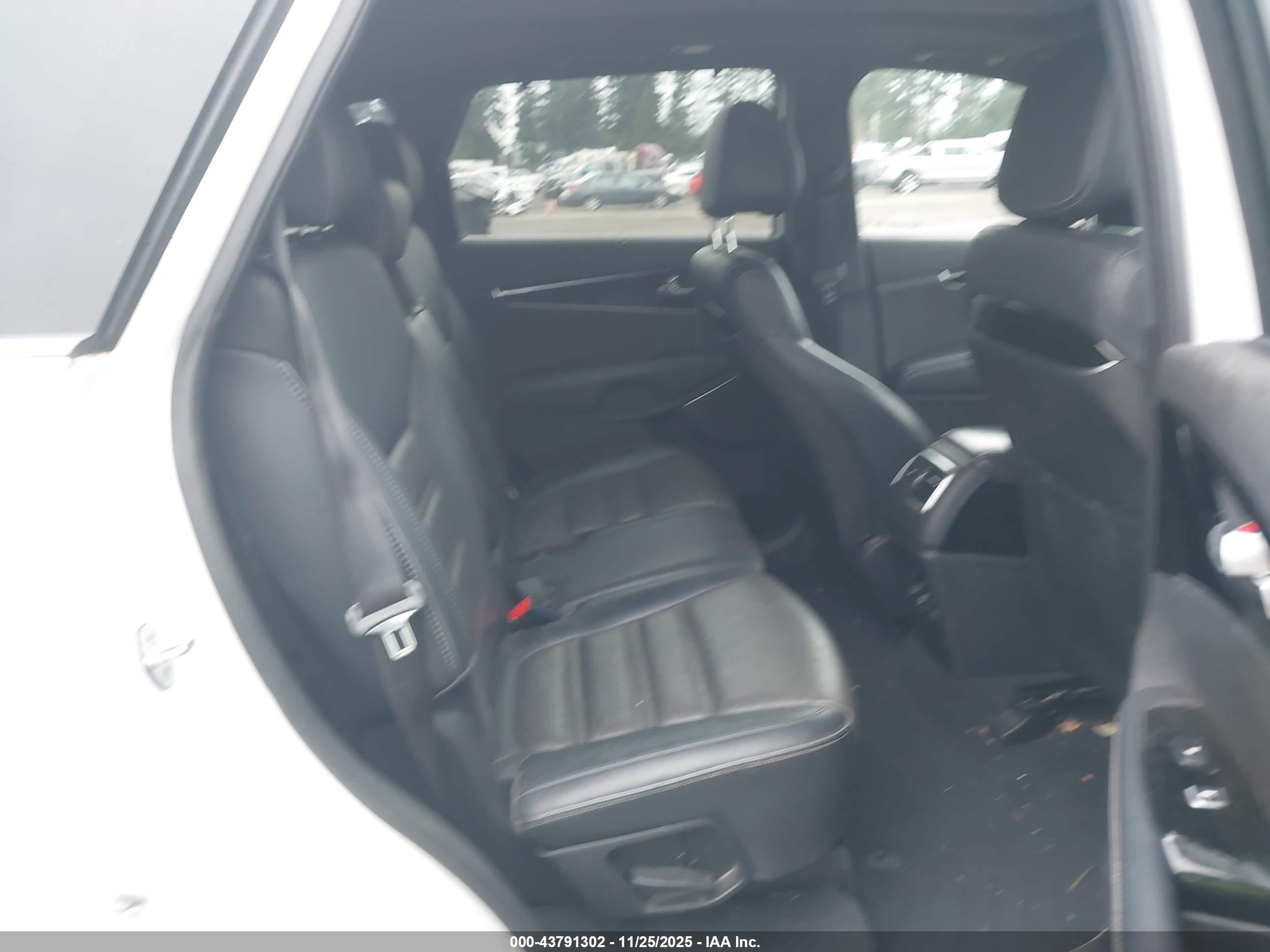 KIA SORENTO image 8
