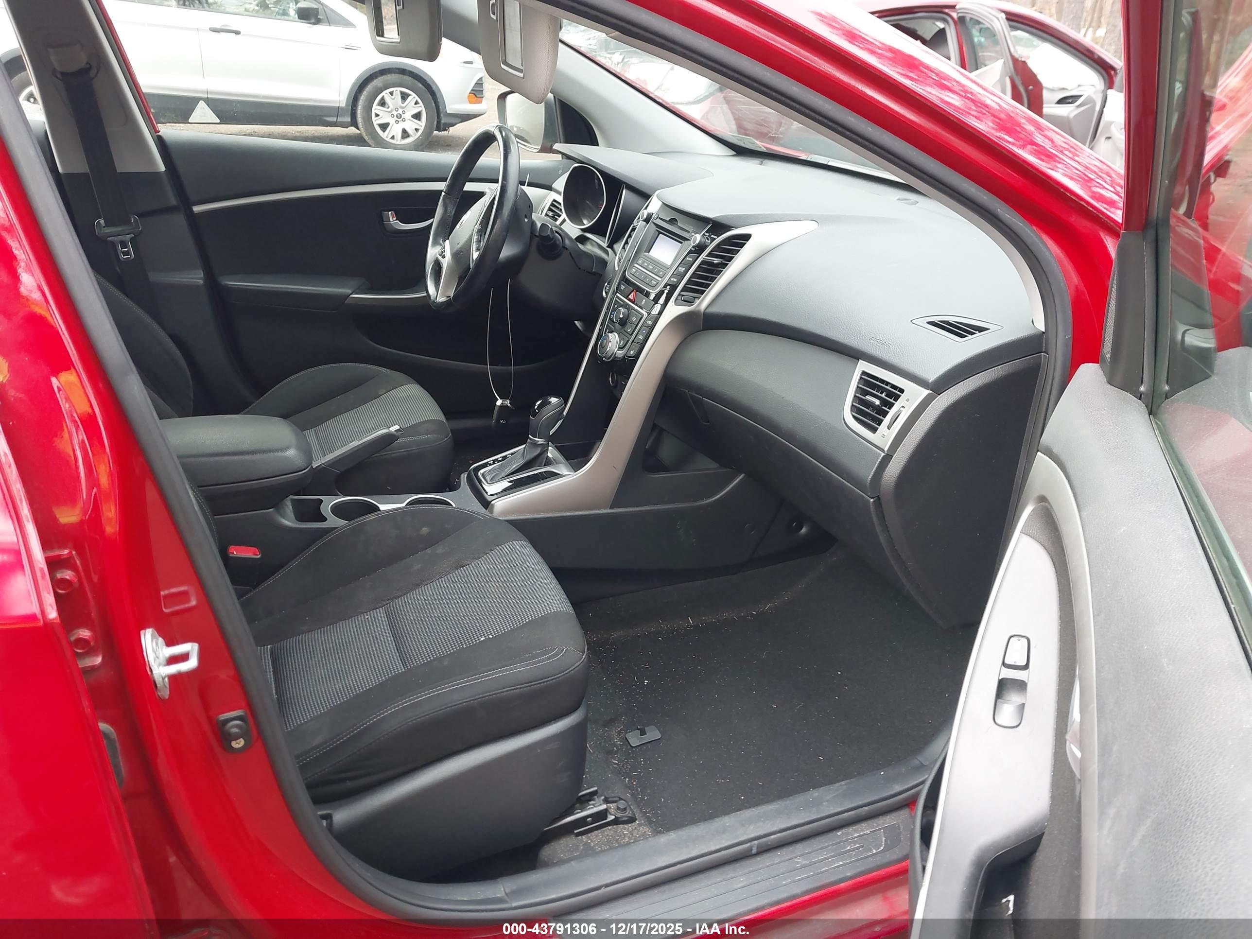 HYUNDAI ELANTRA image 5