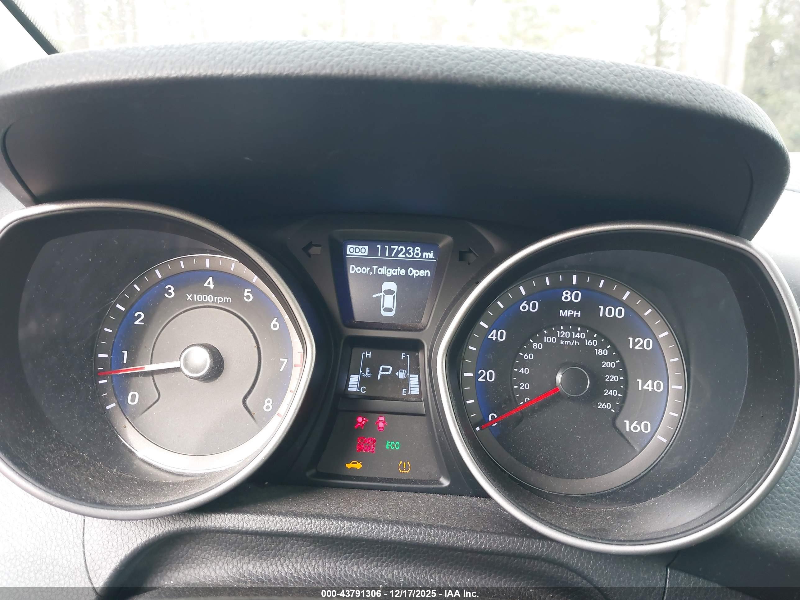 HYUNDAI ELANTRA image 7