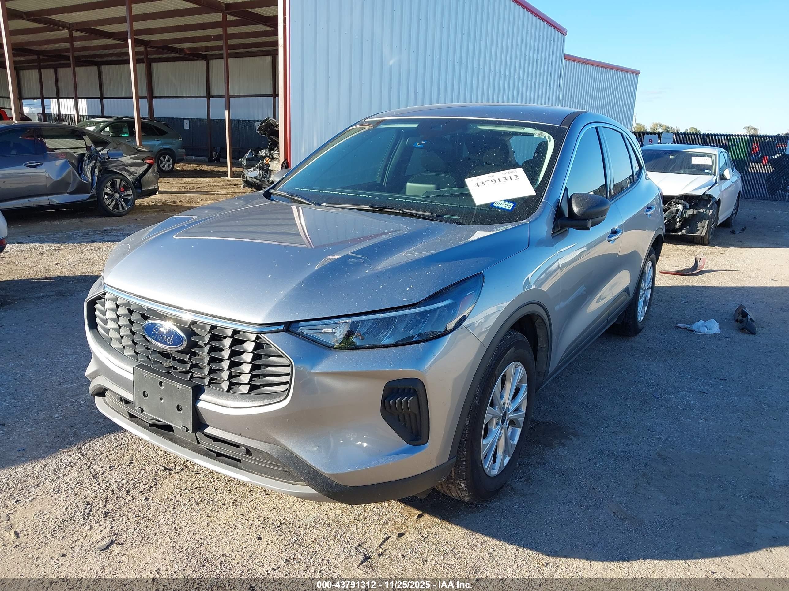 FORD ESCAPE image 2